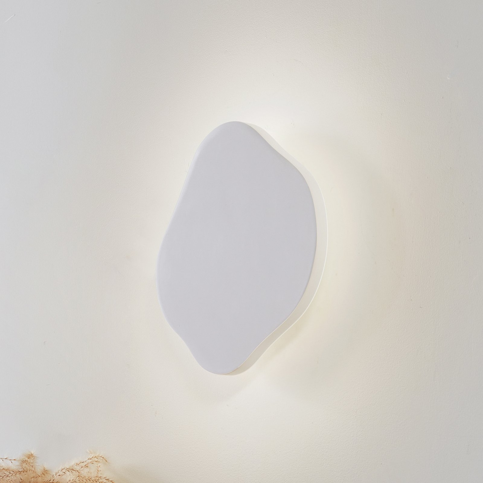 Lindby LED wall light Nielson, white, plaster, 30 x 30 cm