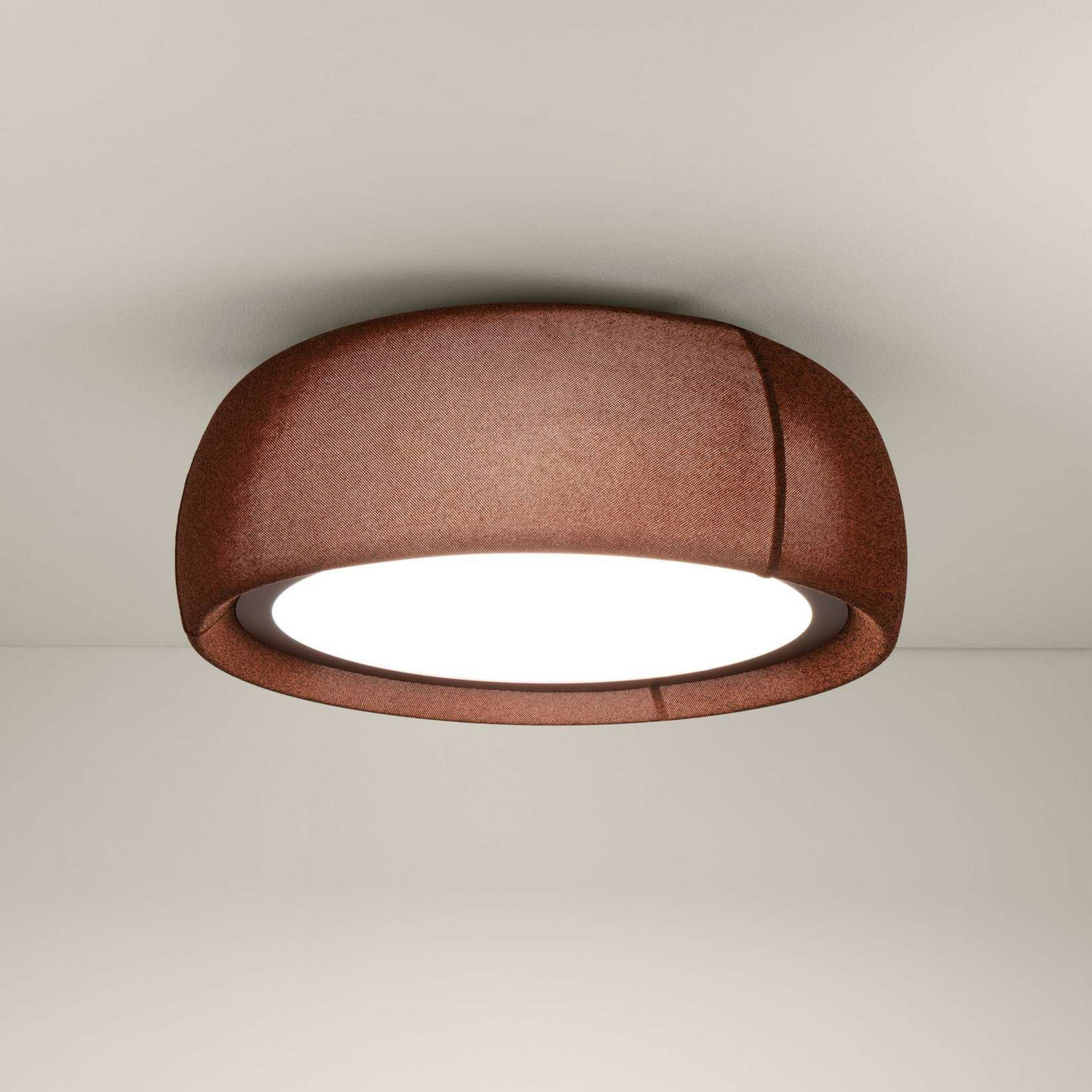 LEDS-C4 Plafonieră LED Gong maro 2.700 K Ø 612 cm - Camera de zi / sufragerie - modern - Țesătură / Textil