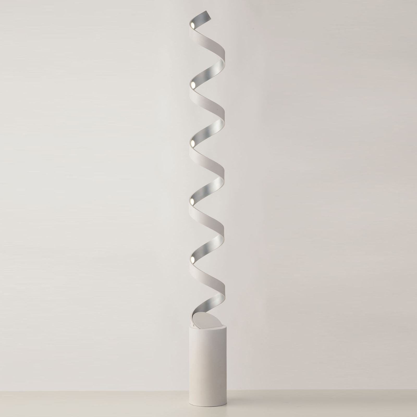 Piantana LED Helix, altezza 152 cm, bianco-argento