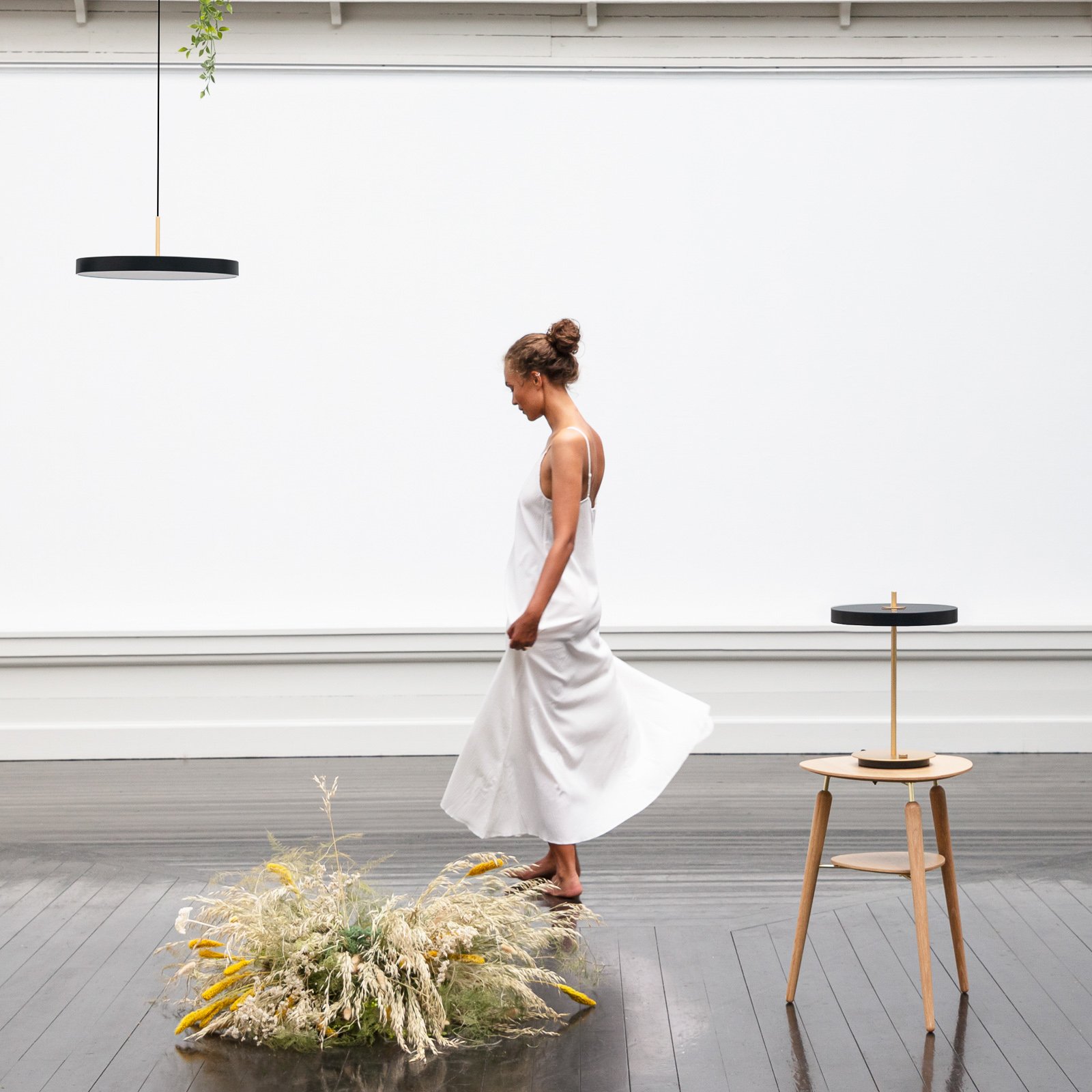 Asteria Candeeiro de Mesa Black - UMAGE
