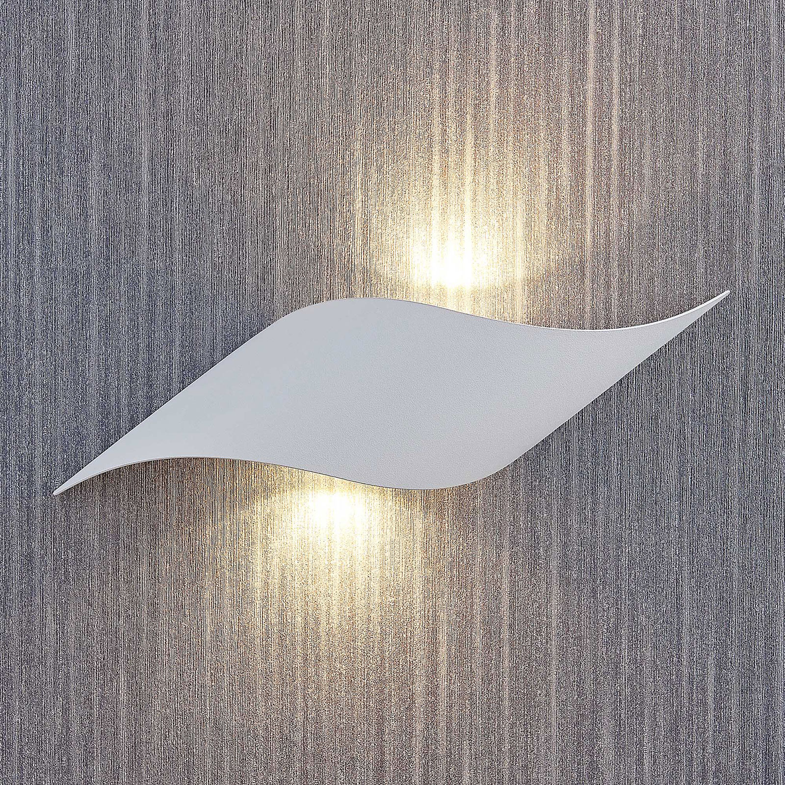 Lindby Salka LED-væglampe i hvidt stål