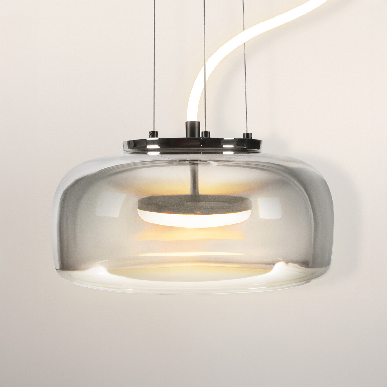 OSRAM DECOR GLOW LED lógó lámpa, szürke/fekete, Ø 38 cm, felfelé/lefelé OSRAM DECOR GLOW LED lógó lámpa, szürke/fekete, Ø 38 cm, felfelé/lefelé