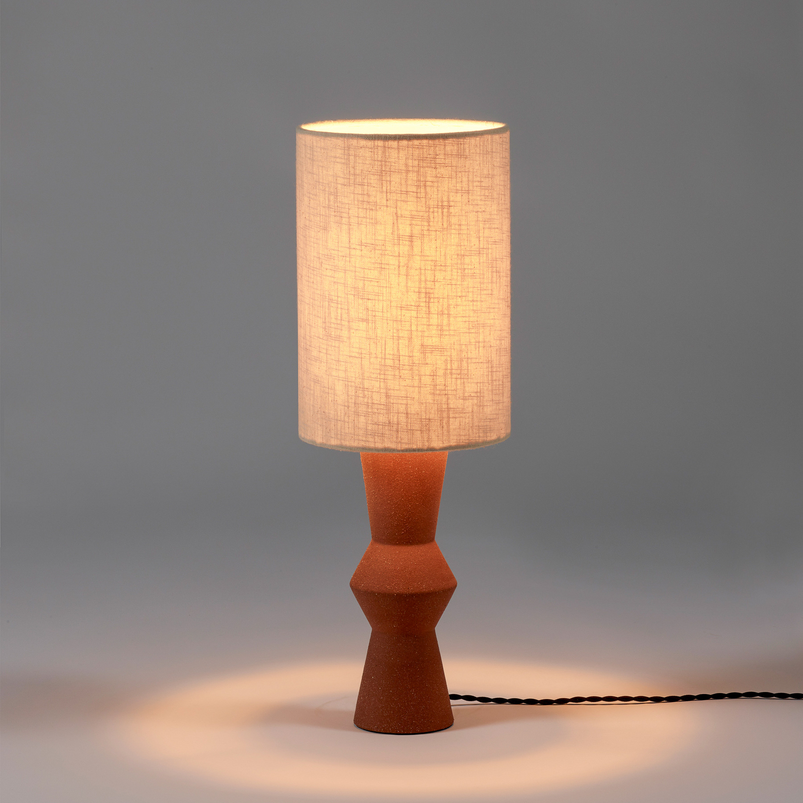 RED BROWN BEIGE MARIE-ANN bordlampe, terrakotta, lin, E27 – Serax