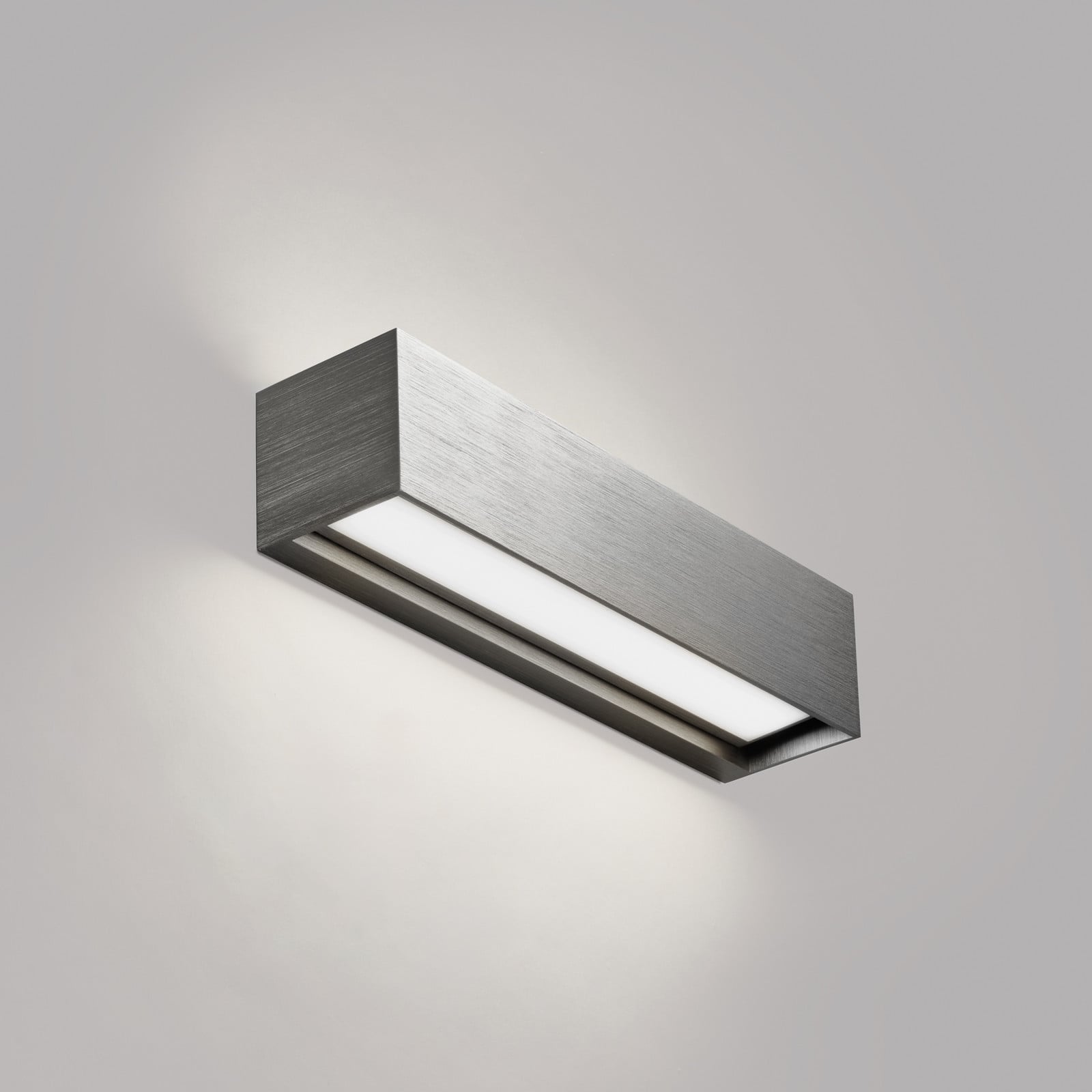 Linea W2 LED-væglampe titangrå 30 cm CCT IP54 LIGHT-POINT - Stue - Design - Aluminium - Med flere lyskilder