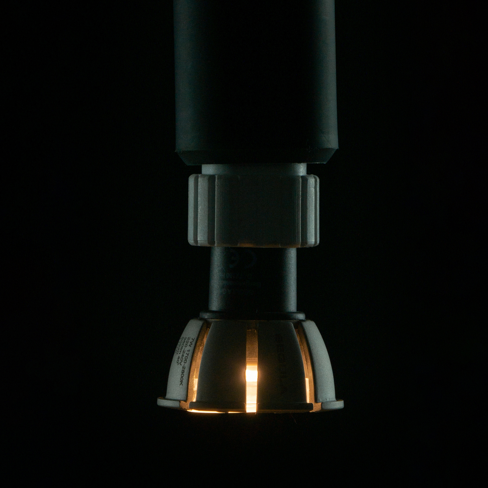 GU10 7W LED refletor 40° Ra95 regulação ambiente