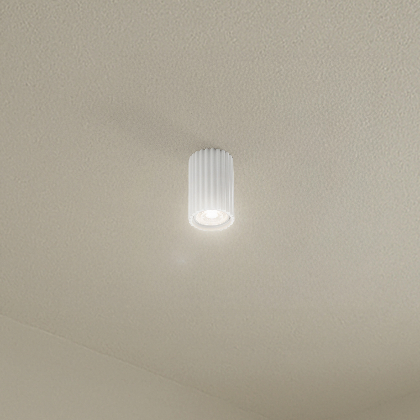 Taklampe i karbon, hvit, høyde 10 cm, aluminium