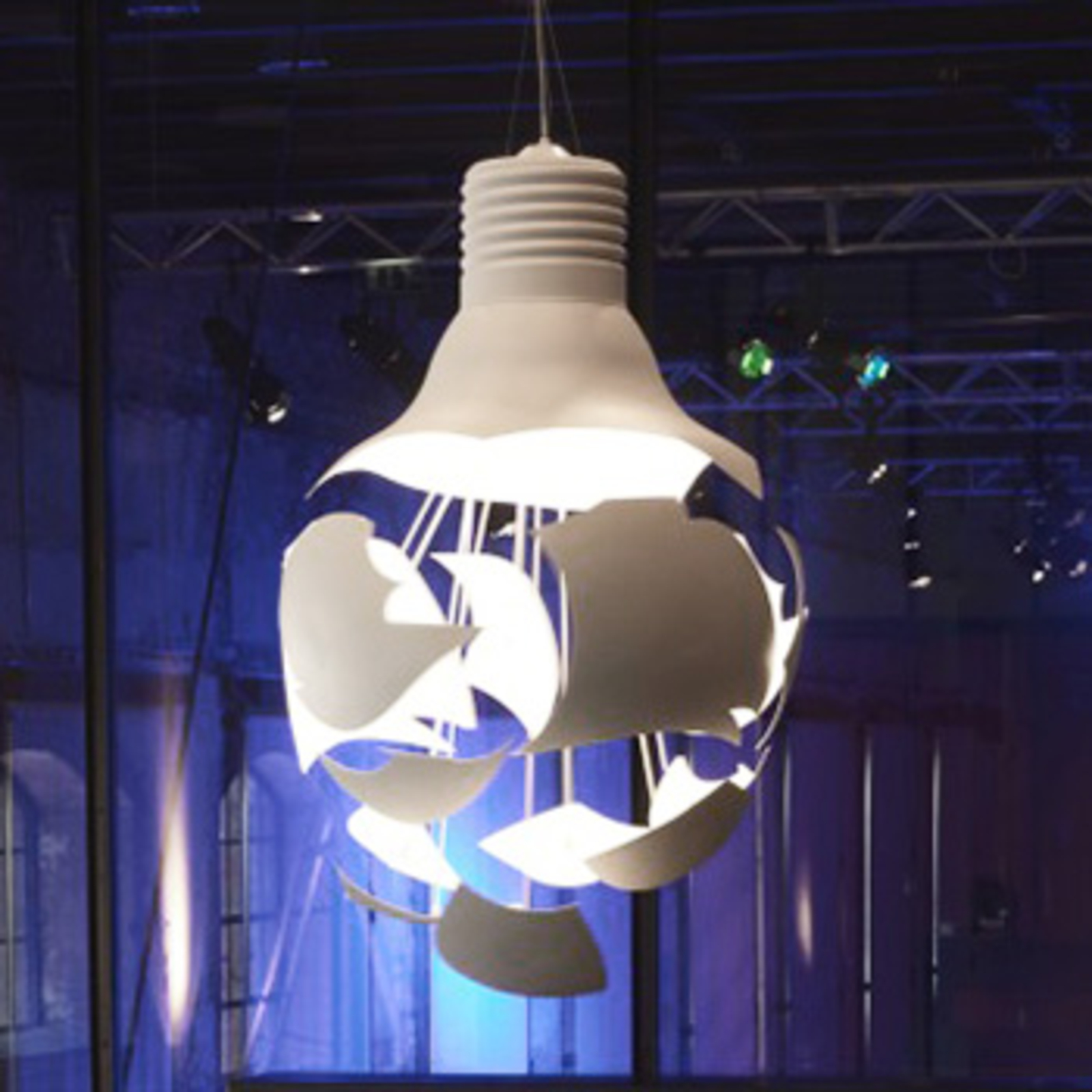Broken Bulb enestående designer pendellampe | Lampegiganten.no Broken Bulb enestående designer pendellampe | Lampegiganten.no