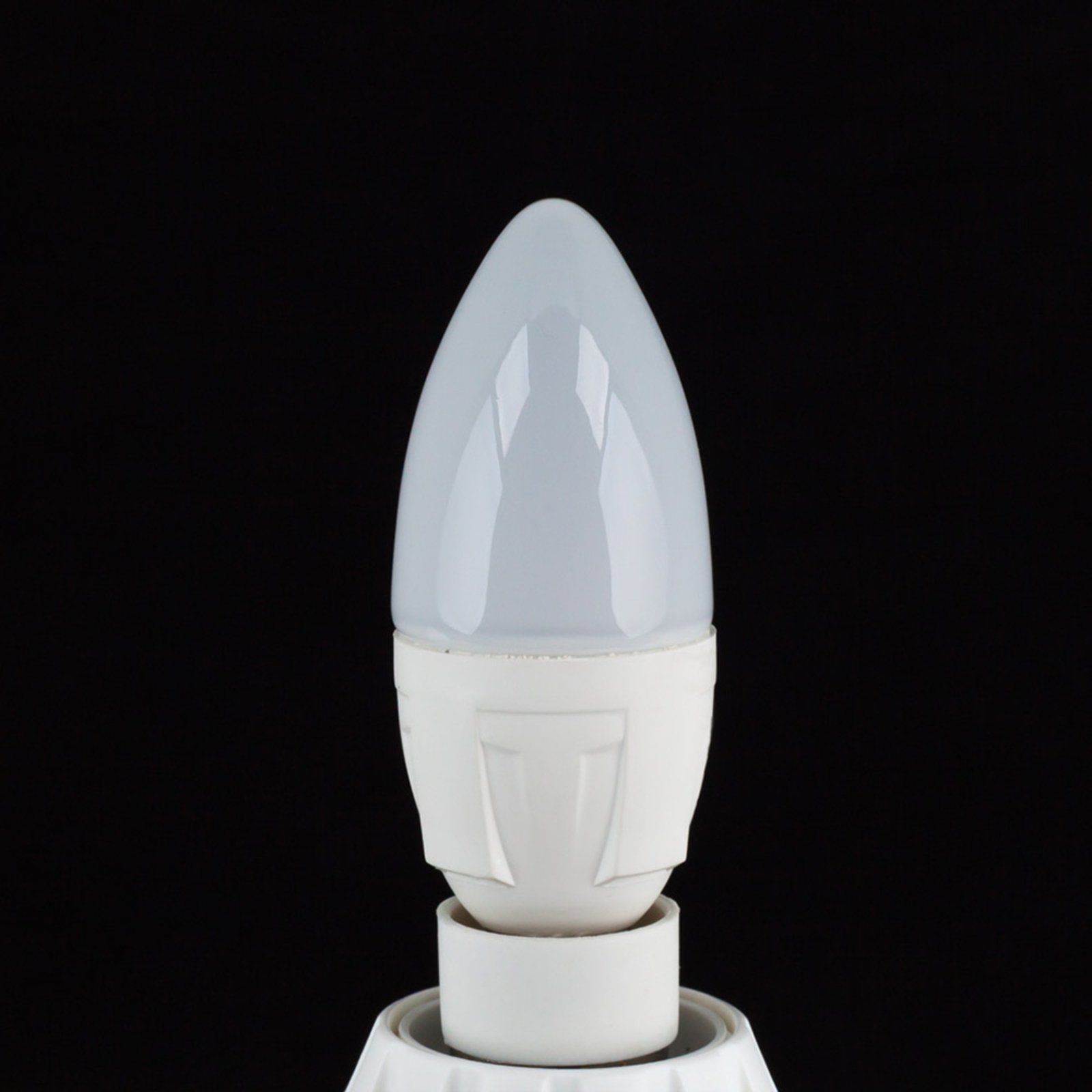 E14 4,9W 830 bombilla LED forma vela blanco cálido