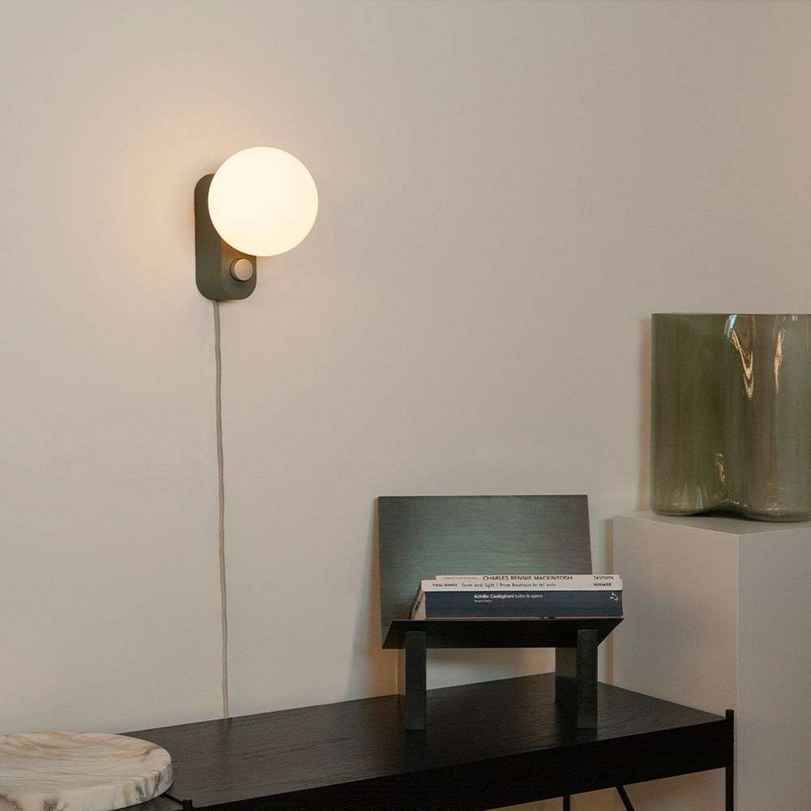 Alumina Bordslampa Sage w/Sphere IV - Tala