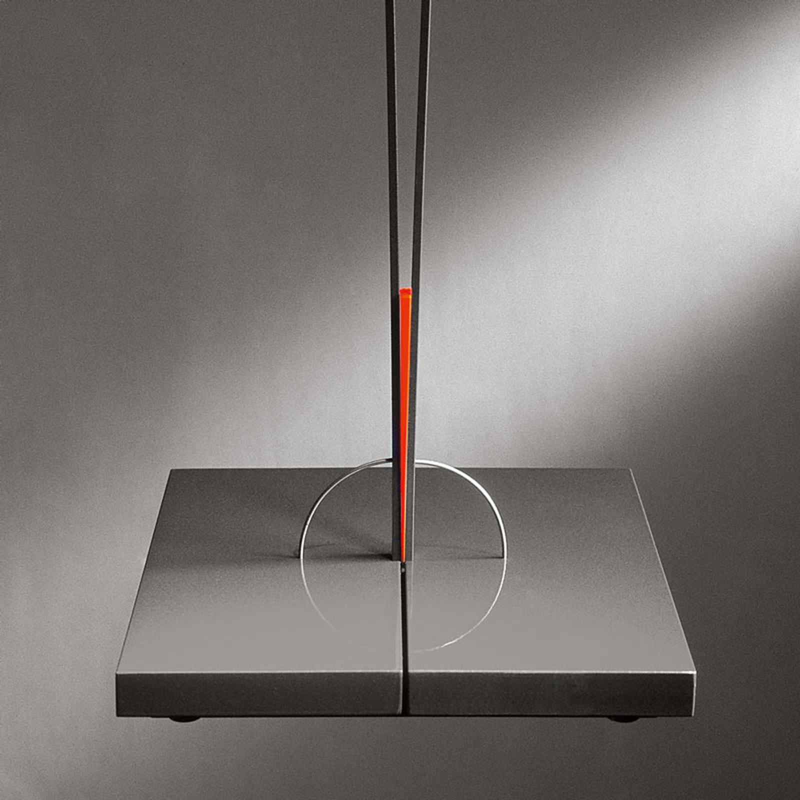 Ingo Maurer Ilios - Designer-Stehleuchte
