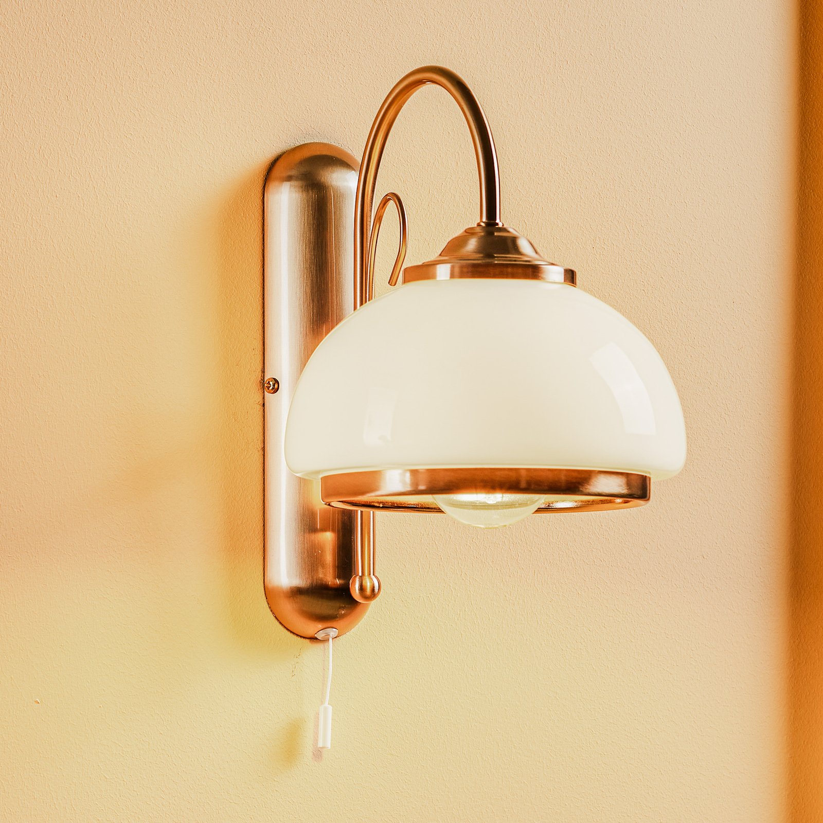 Parsau wall light with a glass lampshade