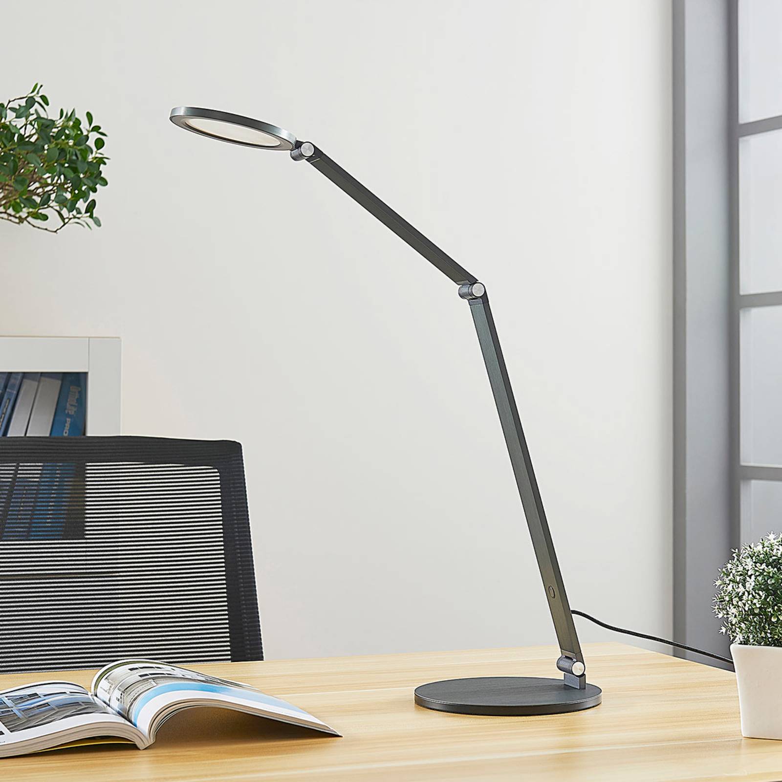 Lucande Stolní lampa LED Mion se stmívačem