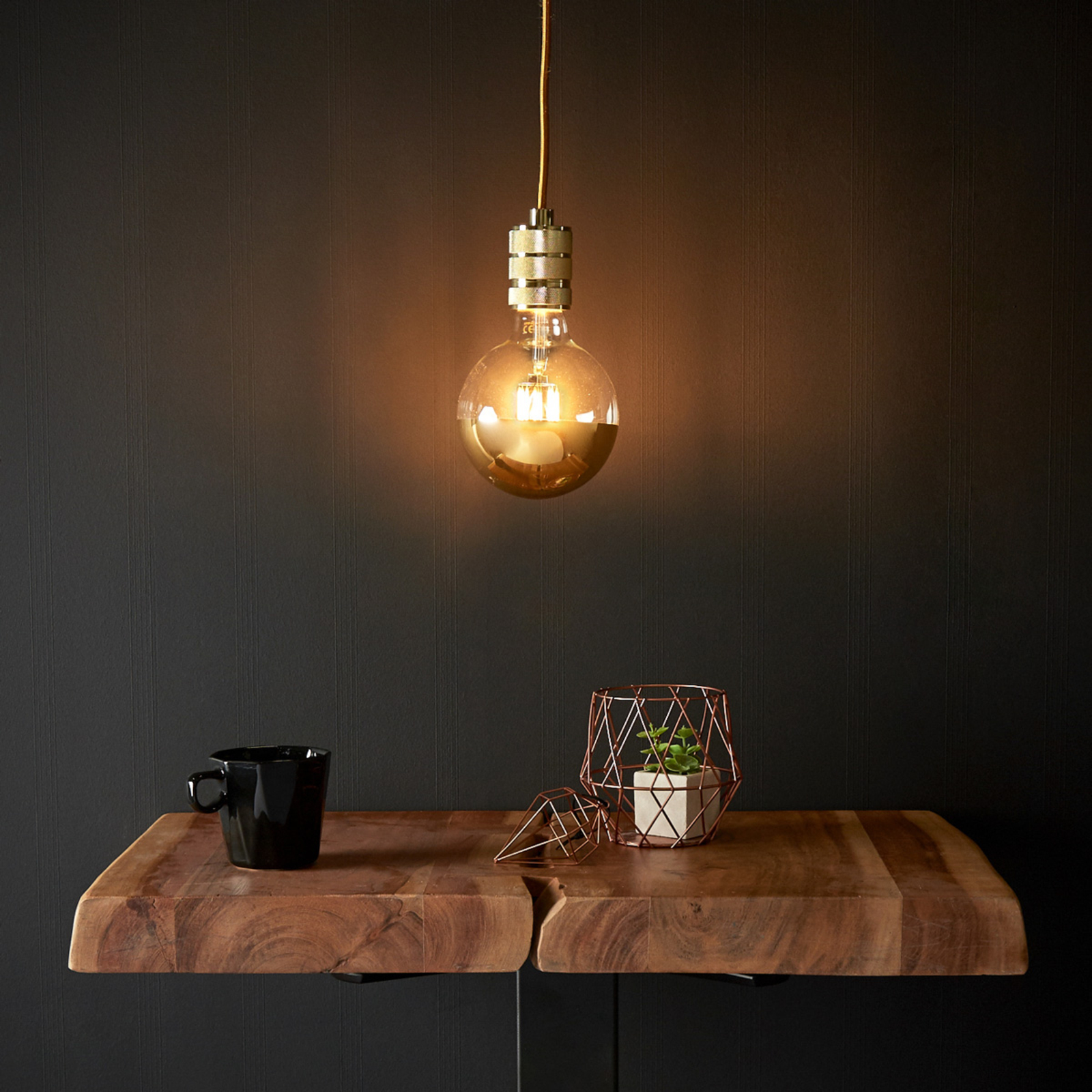 Segula Stylish LED pendant lamp Chicago with gold finish, for Living / Dining Room, metal, fabric, E27, 8 W, energy efficiency: A