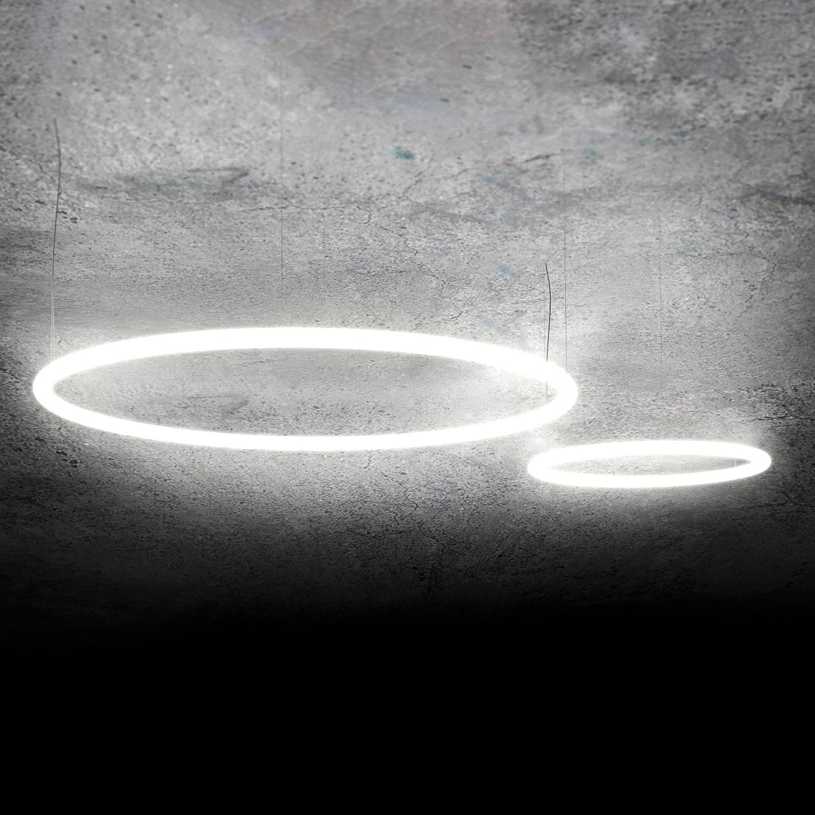Artemide Alfabet światła okrągły przez aplikację 155 cm