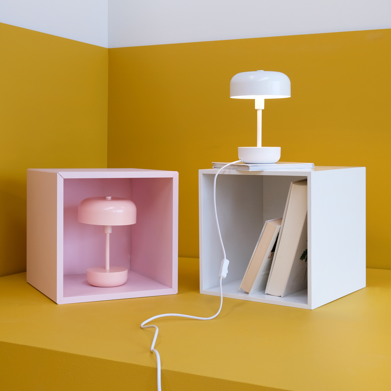 Dyberg Larsen LED dobíjecí stolní lampa Haipot, růžová, stmívatelná