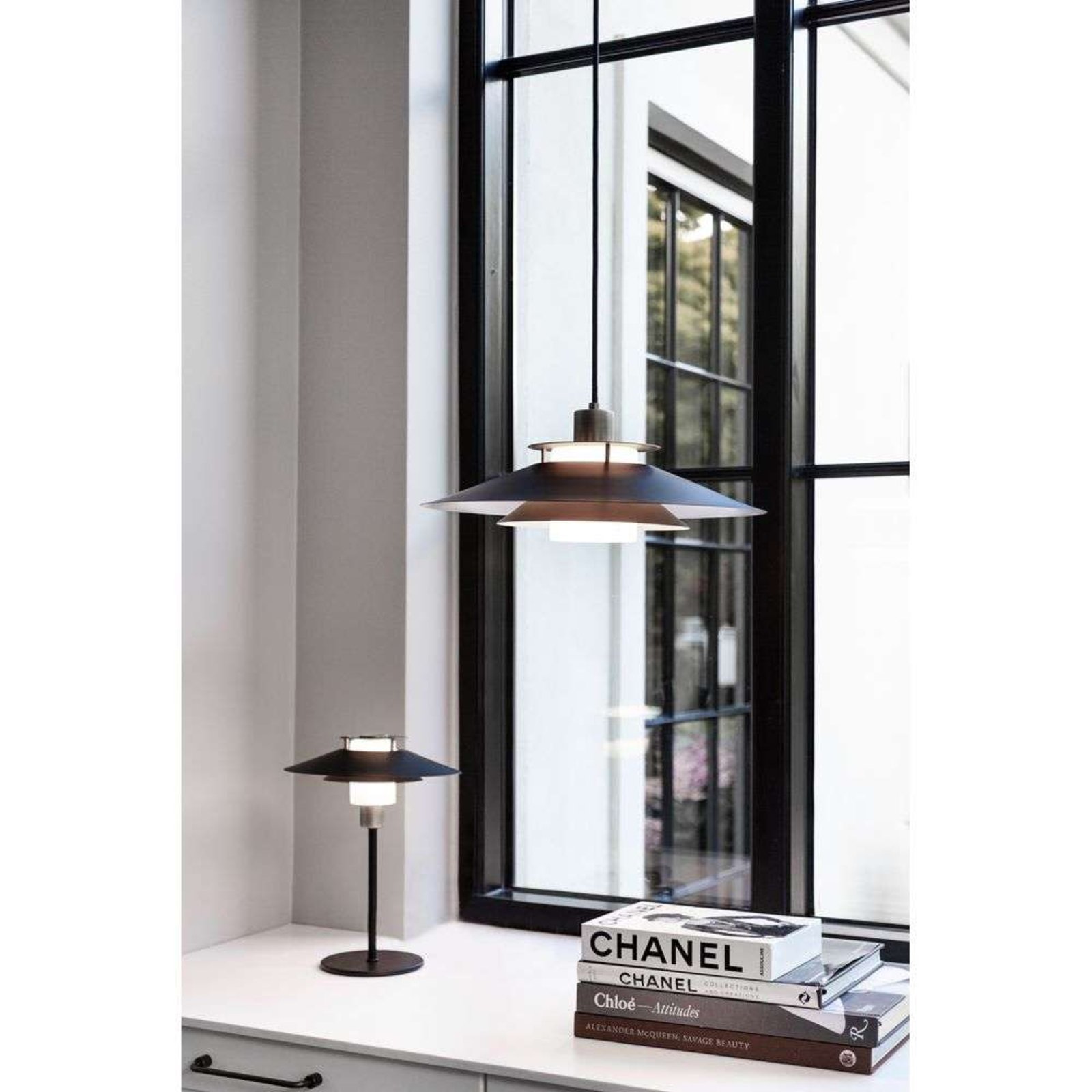 Rivoli Bordslampa Black/Brass - Halo Design