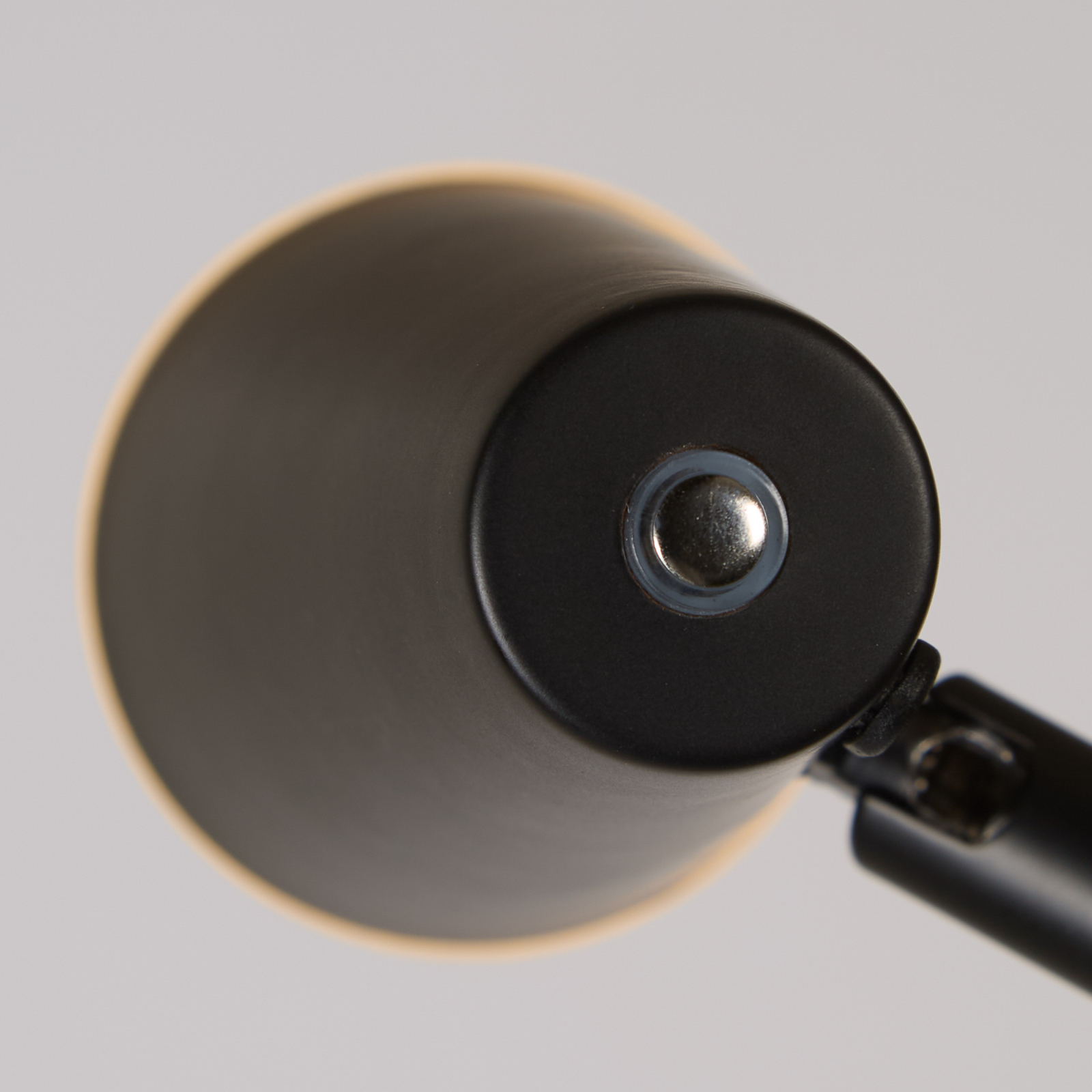 LED-akumulatorska stoječa svetilka 10450BK, črna, višina 151 cm, kovina LED-akumulatorska stoječa svetilka 10450BK, črna, višina 151 cm, kovina