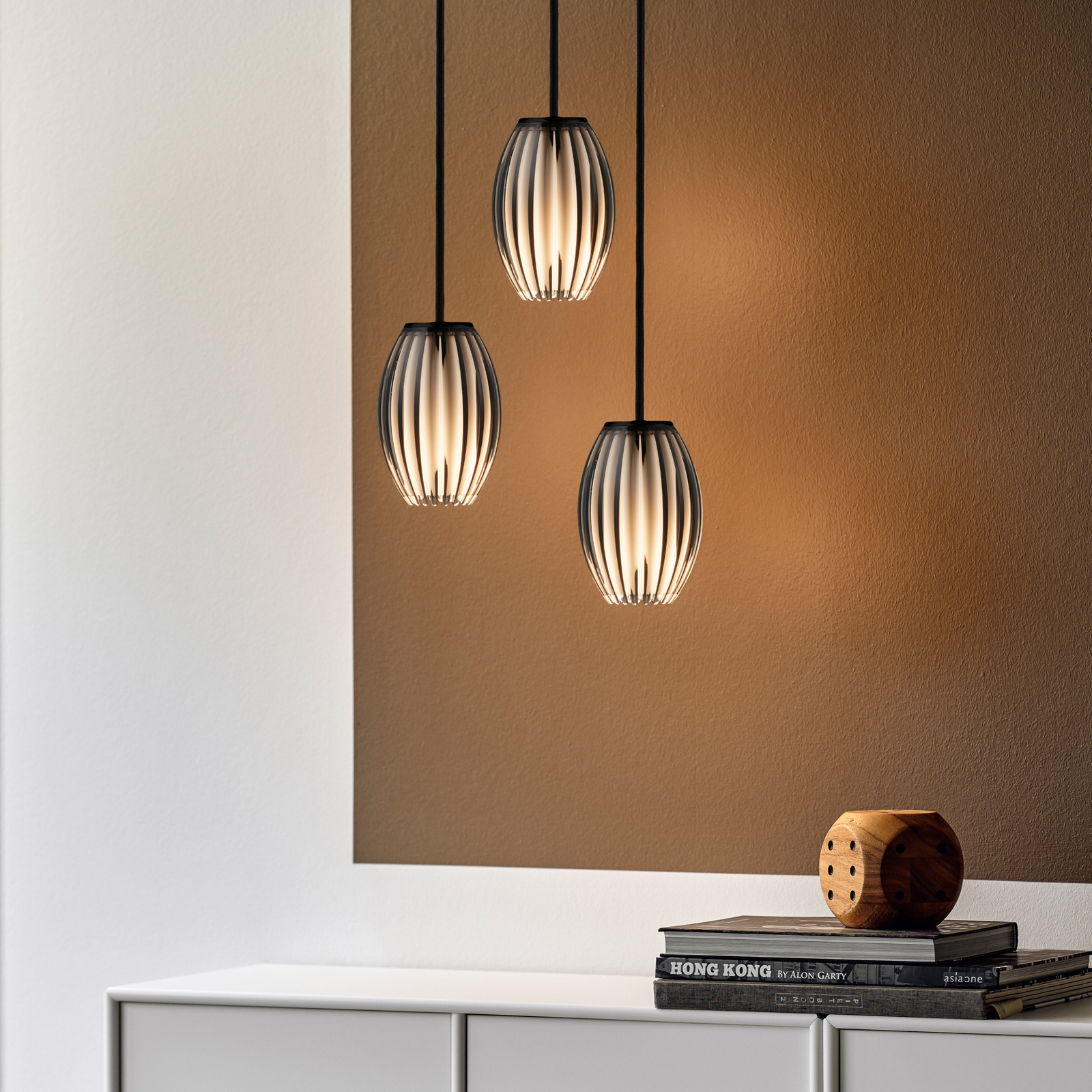 Tentacle Pendelleuchte M Black/Smoke - Herstal Tentacle Pendelleuchte M Black/Smoke - Herstal