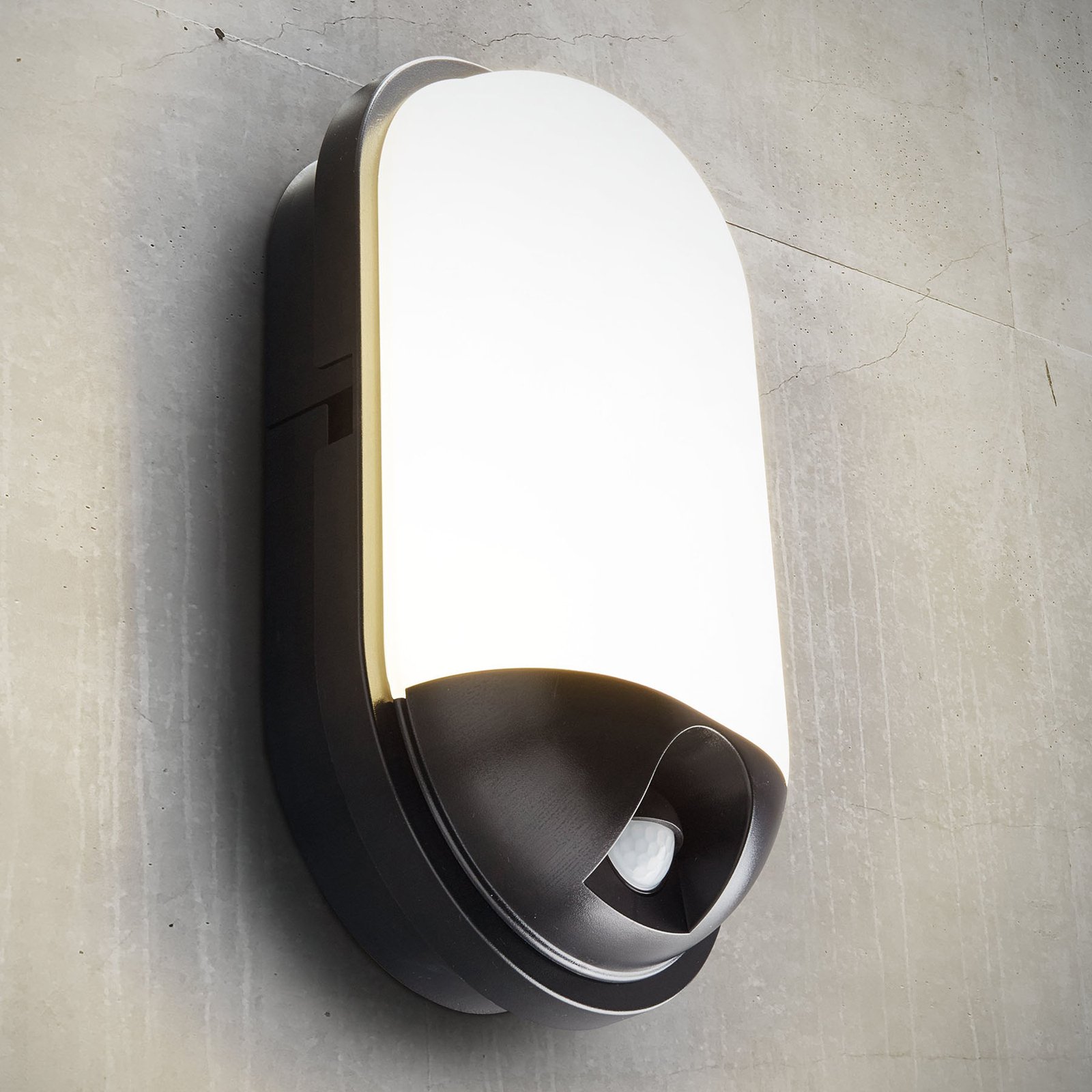 Toledo LED outdoor wall light with motion detector
