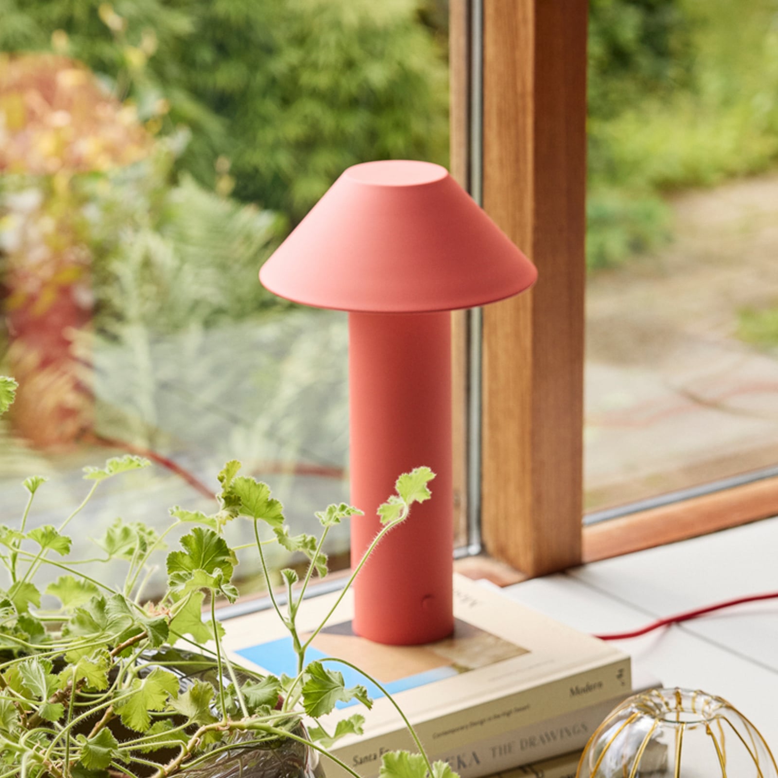 LED galda lampa „Tower“, sarkana, augstums 32 cm, metāla