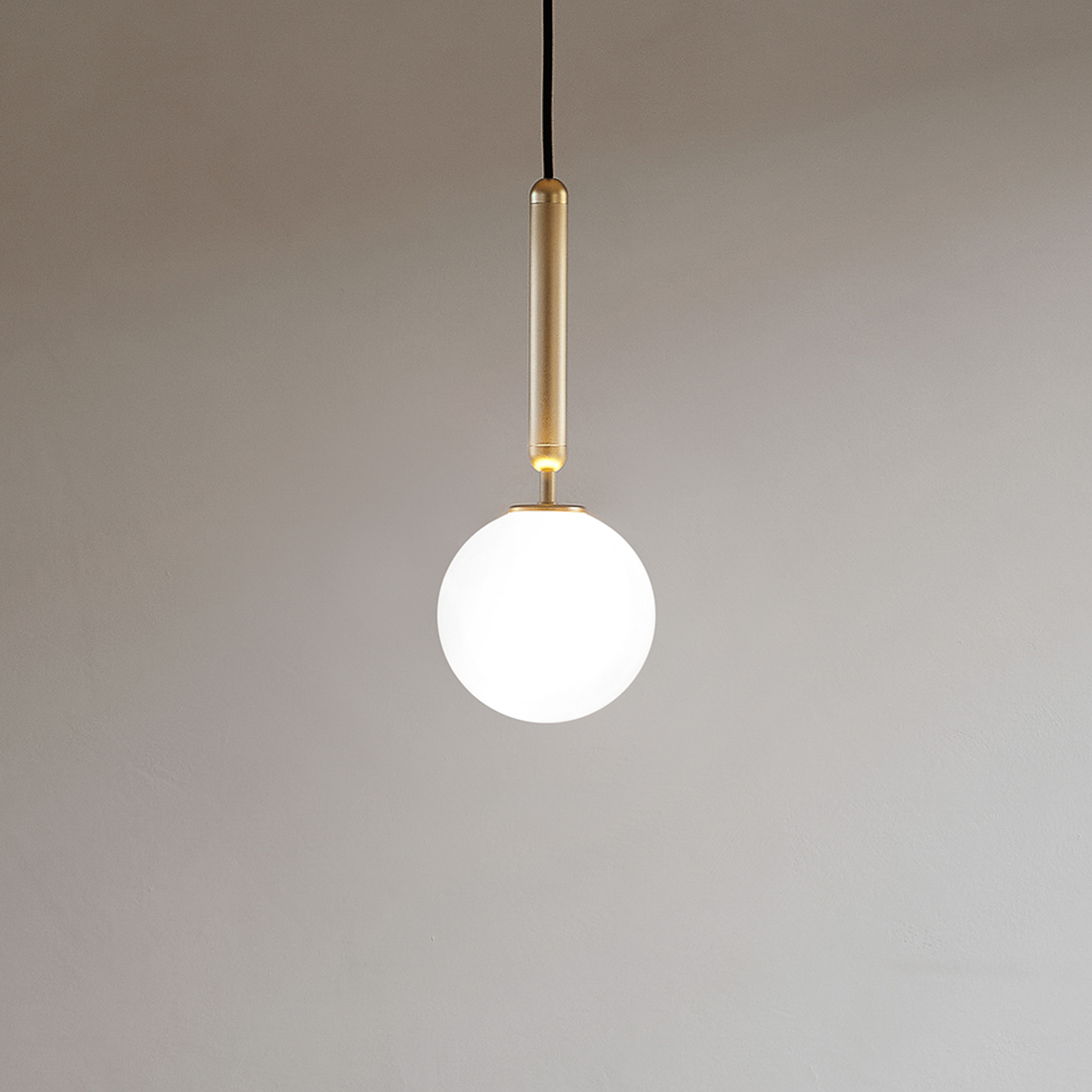 Miira 1 Lustră Pendul Large Brass/Opal White - Nuura