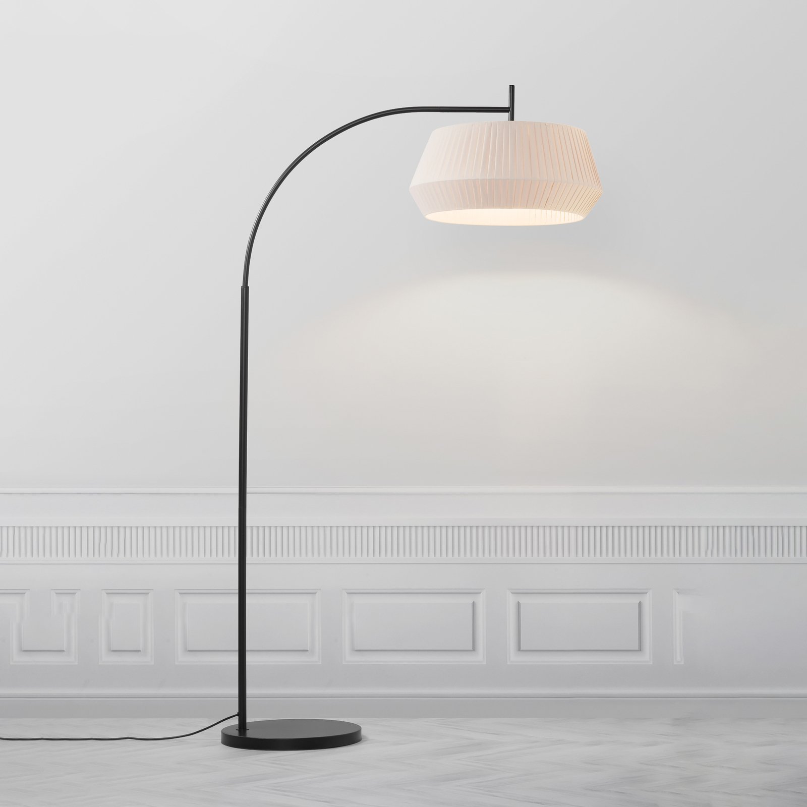 Dicte floor lamp with hand-tied lampshade