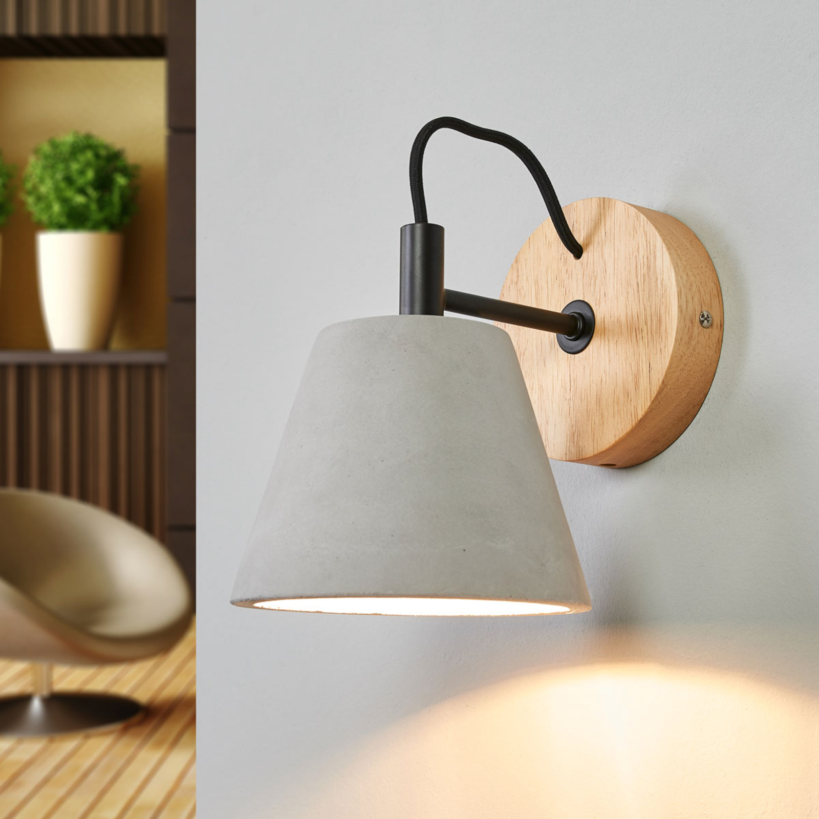 Possio - wall light w. concrete lampshade and wood