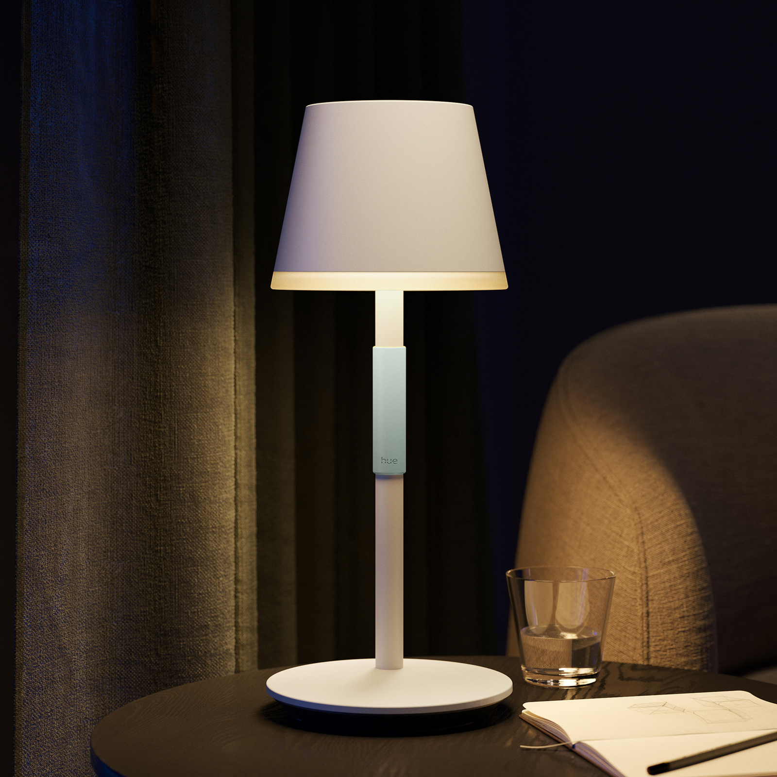 Philips Hue Go stolová LED lampa s tienidlom biela
