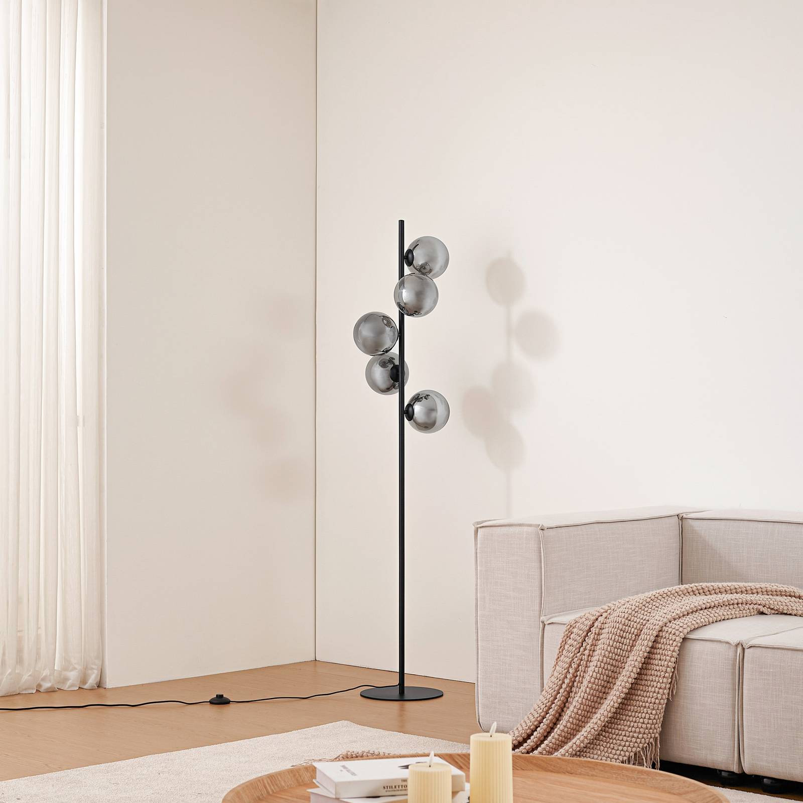 Lindby Lampa stojąca Orbelia, czarna, 5-punktowa, szkło