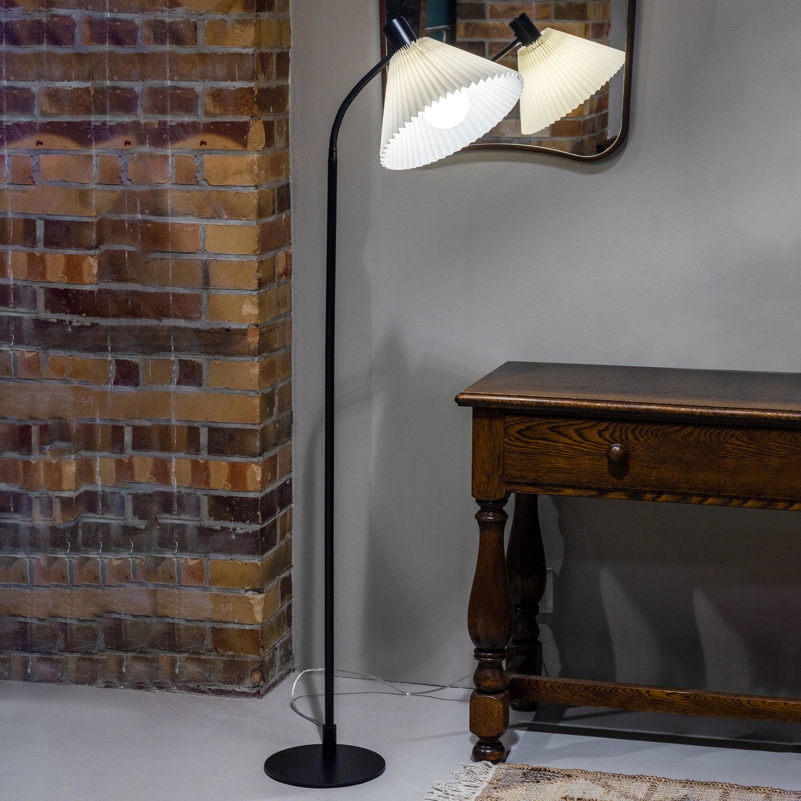 Mira Golvlampa Svart/Off-White - Markslöjd