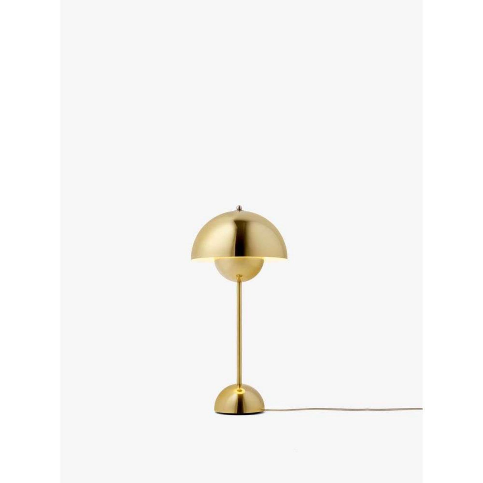 Flowerpot VP3 bordlampe, messing, 50 cm &Tradition - Stue - Design - Metal - Med én lyskilde
