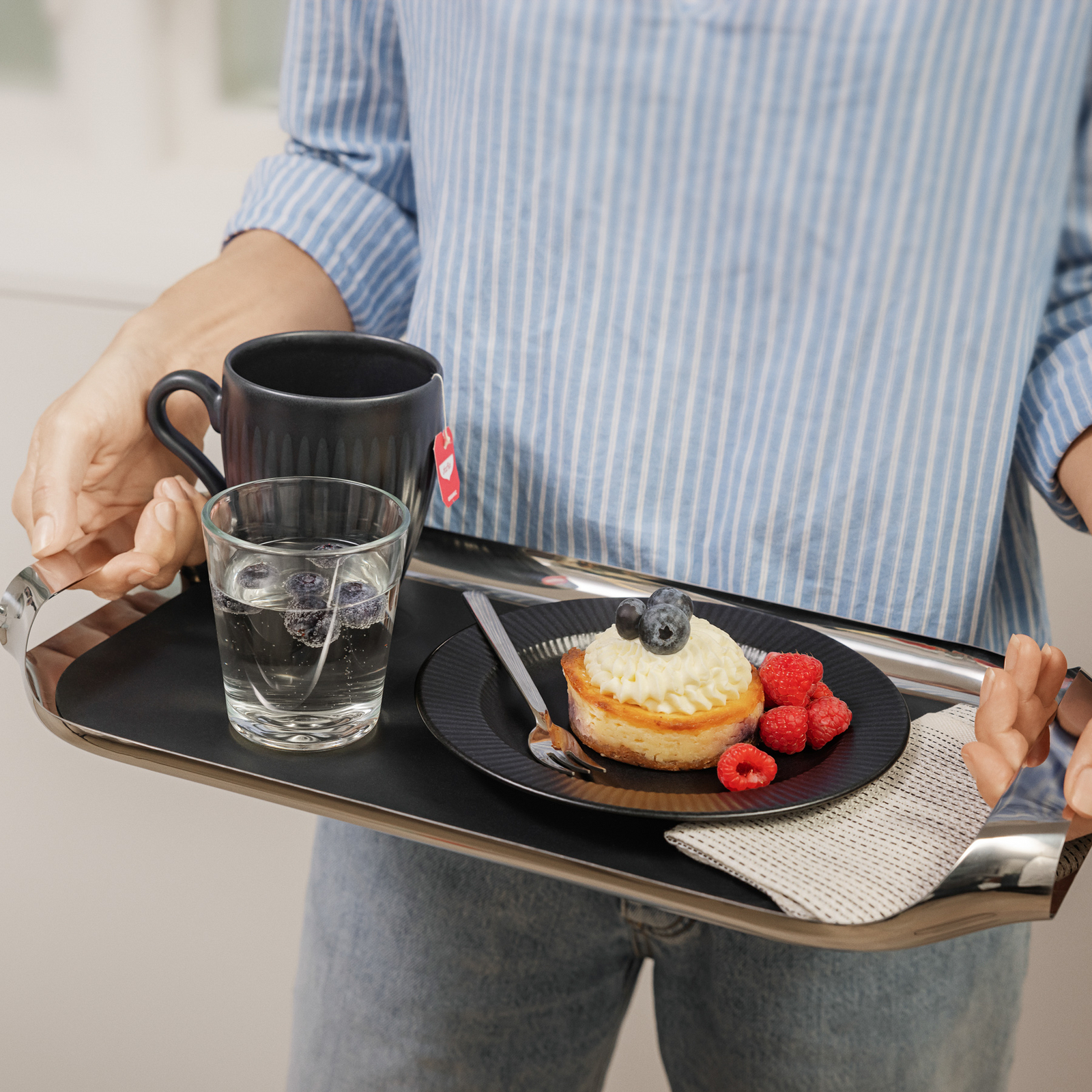 Tarjoilualusta 43 x 25 cm, teräksenvärinen, ruostumaton teräs – Eva Solo