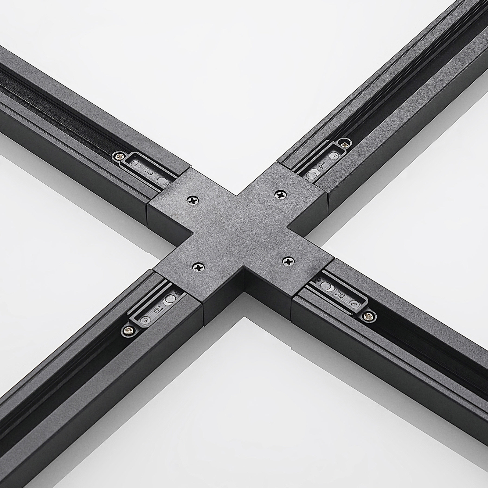Linaro Track X-Connector Musta - Lindby