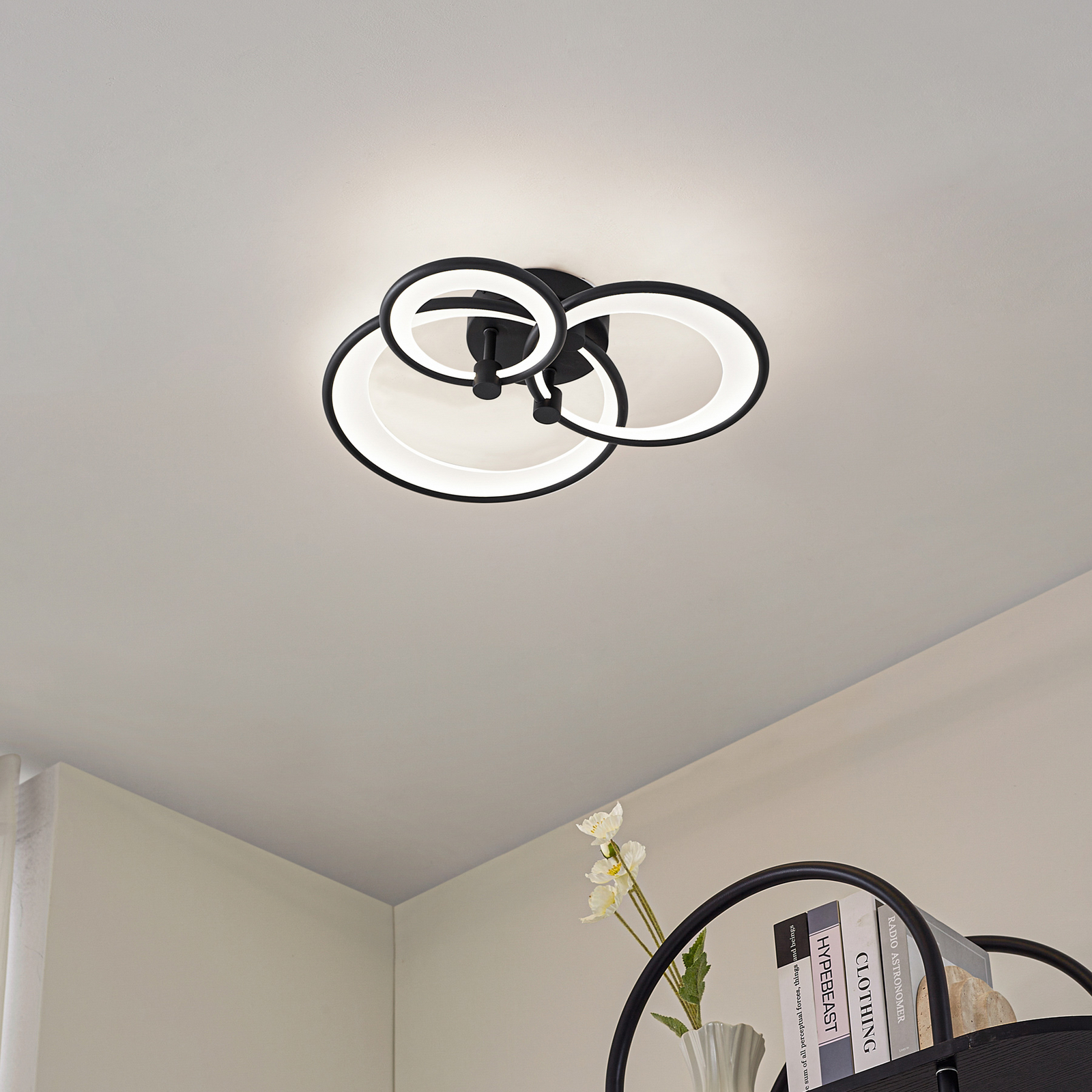 Sorma stropné LED svetlo, čierne, CCT, stmievateľné - Lindby Sorma stropné LED svetlo, čierne, CCT, stmievateľné - Lindby