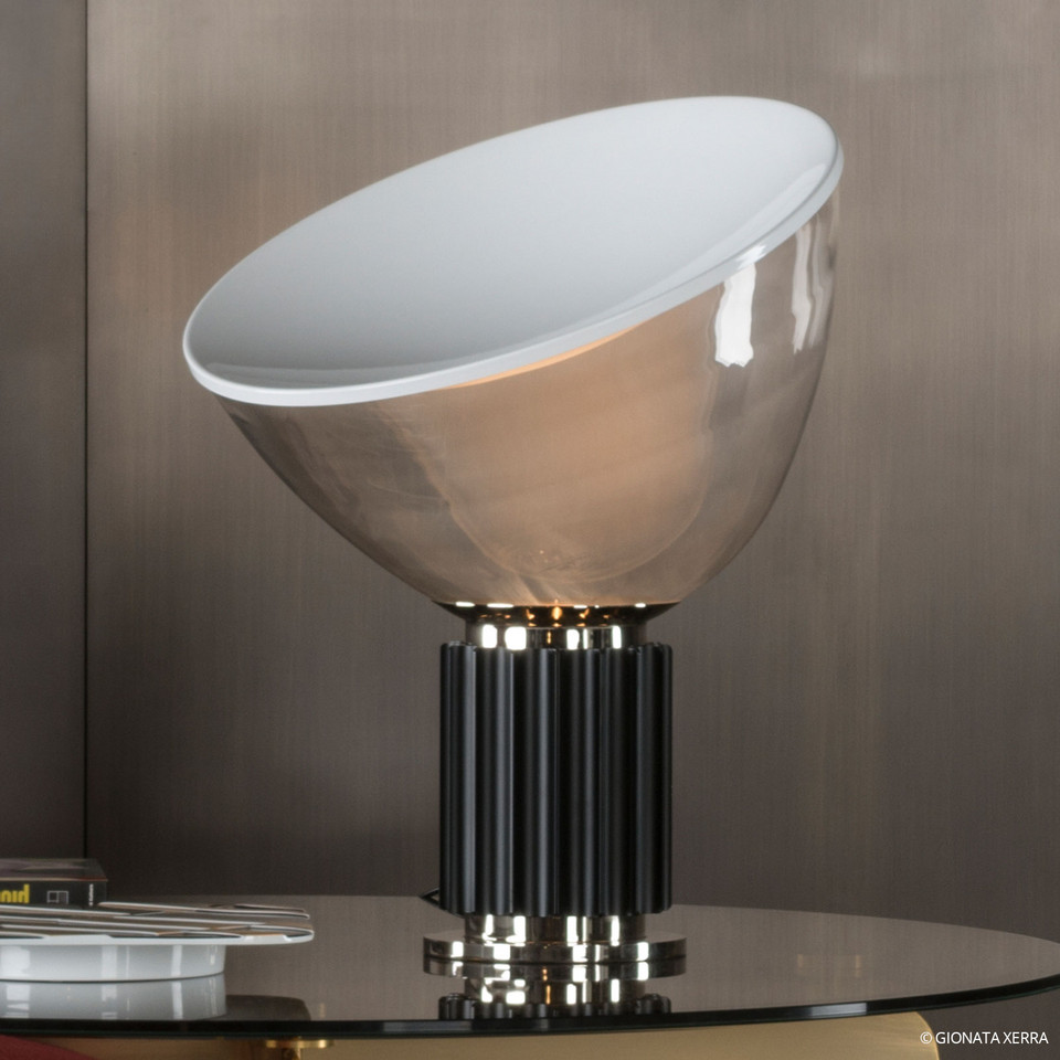 Flos Taccia LED-bordslampa Small, svart från Flos