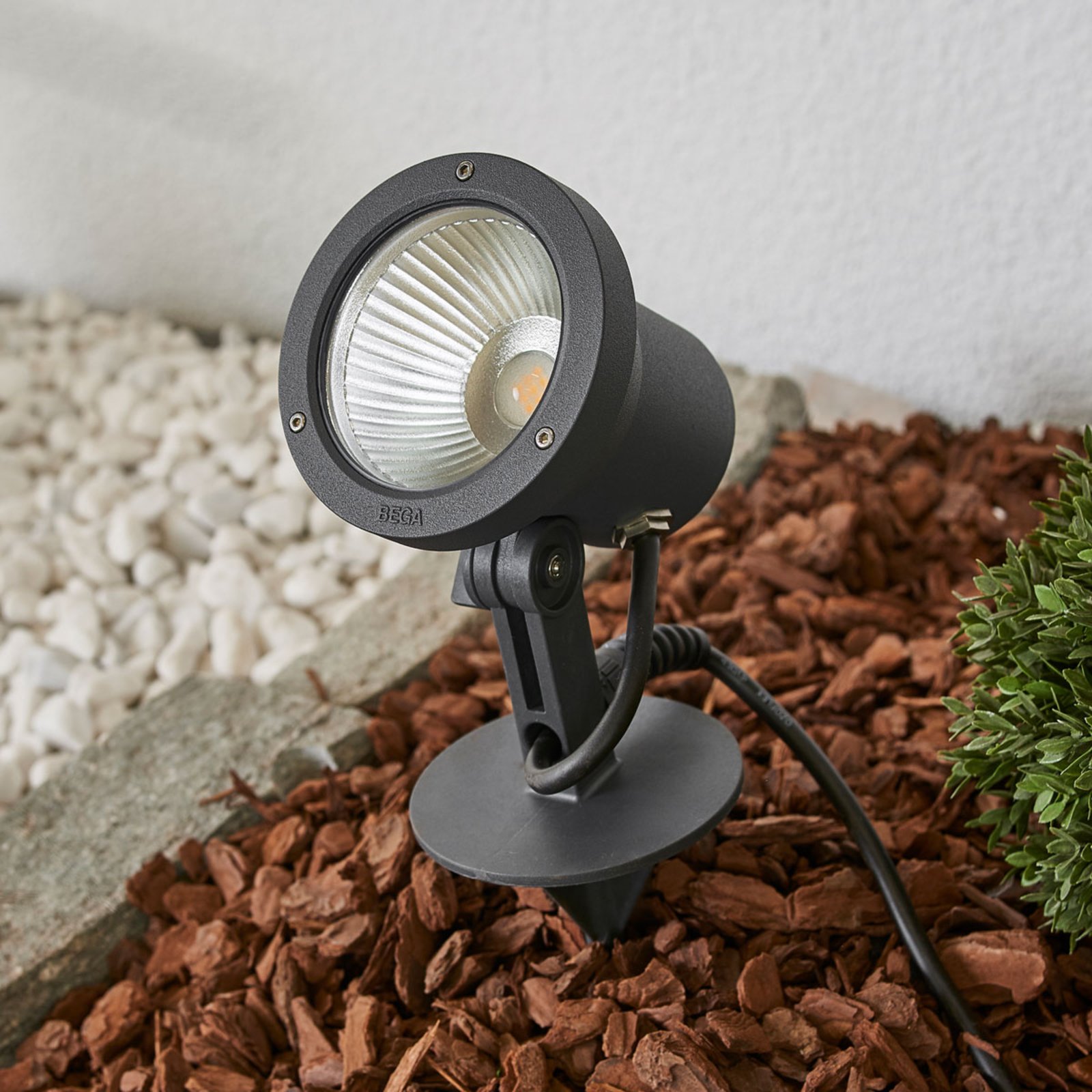 Bega – LED spot 77325K3 med jordspyd og kontakt Bega – LED spot 77325K3 med jordspyd og kontakt
