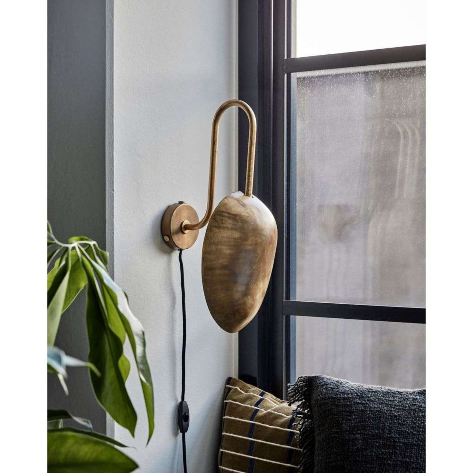 Alternativ bild 1 för House Doctor - Swan Vägglampa Antik Mässing