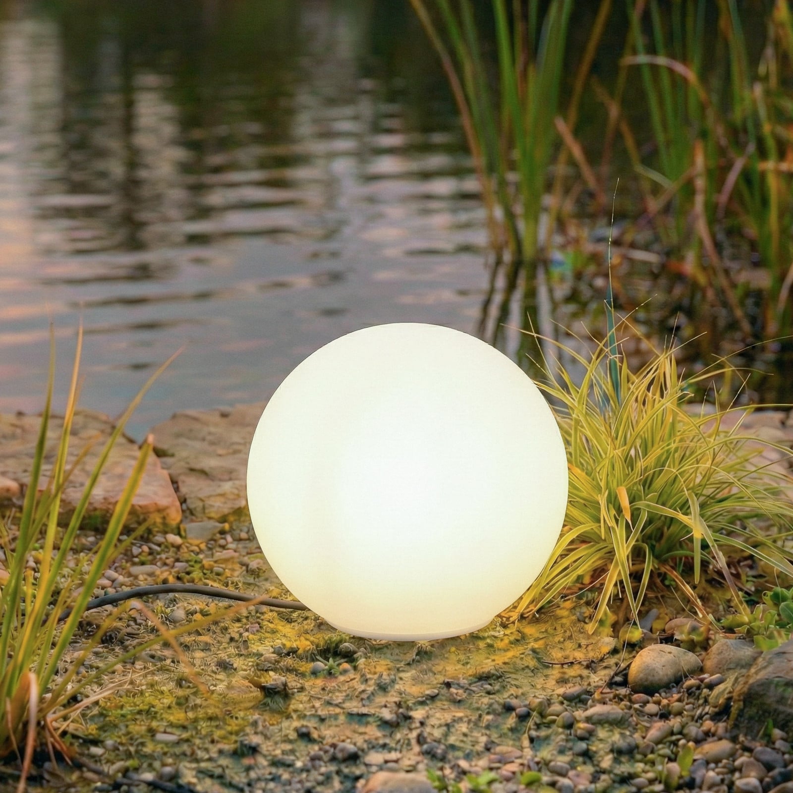 Valyra kulformad lampa, IP54, &Oslash; 30, jordspett Lindby - Terrass - Modern - Plast - Klot