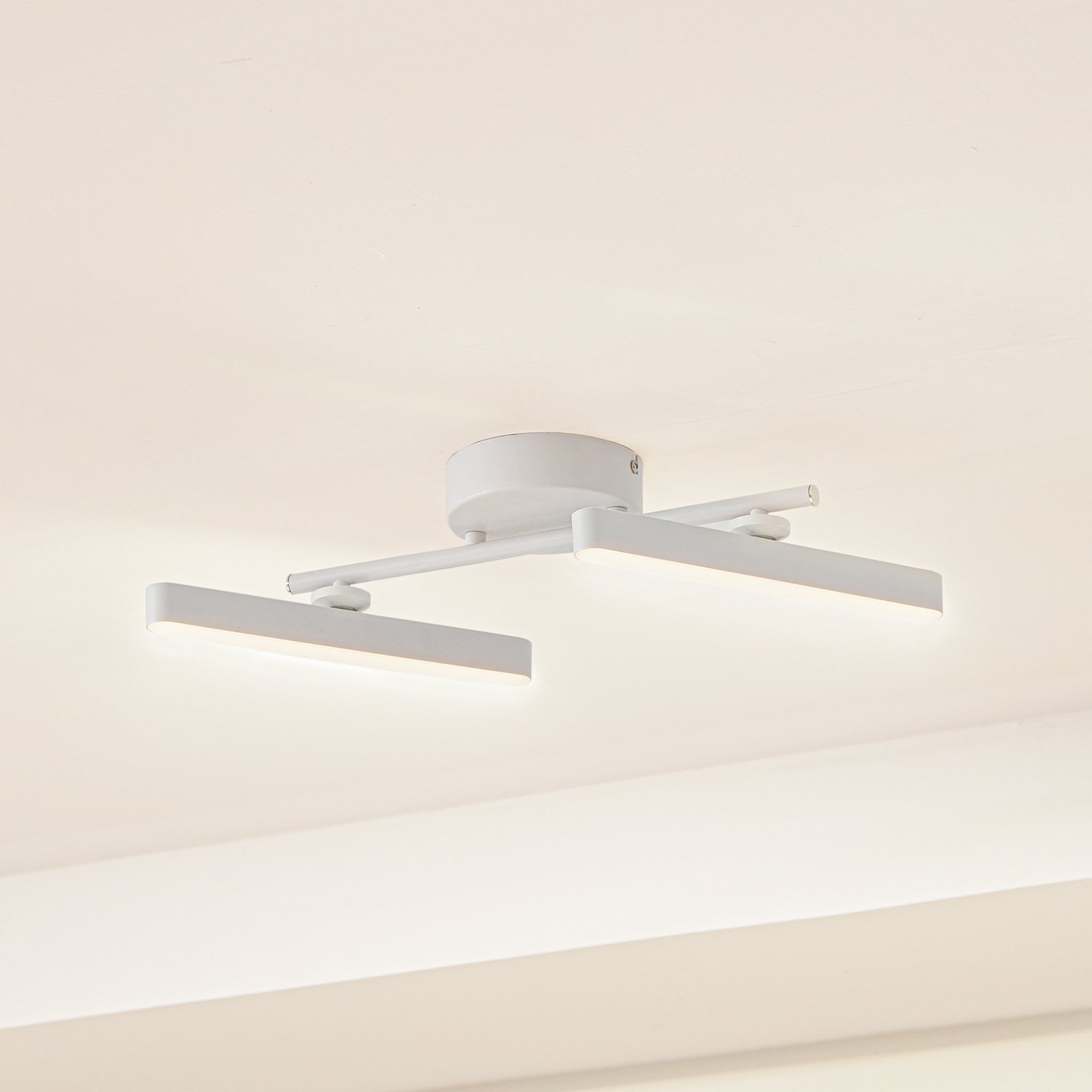 Lindby LED-Strahler Eldrin, weiß, 18W, 2-flg., Metall, 25cm