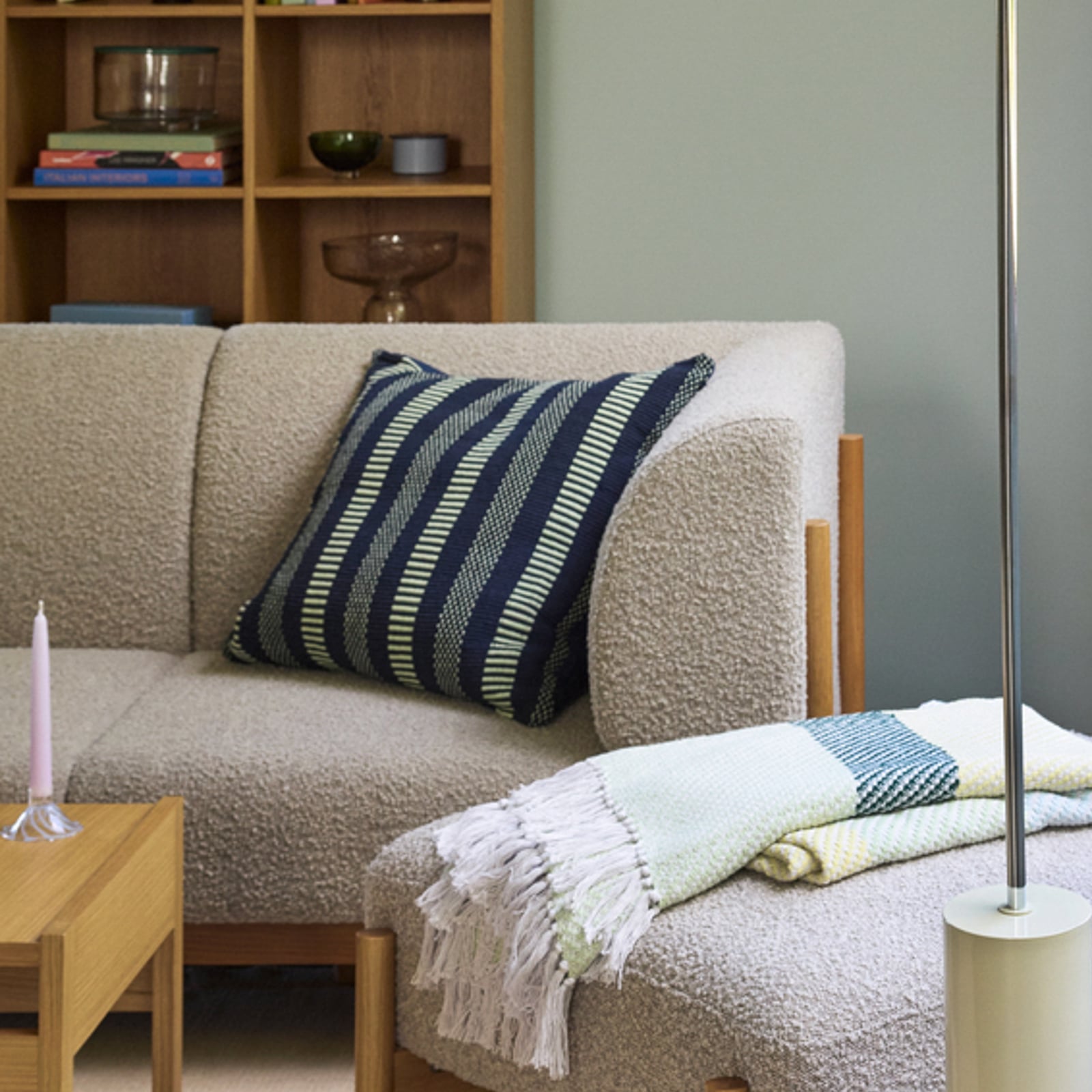 Cuscino Morph blu scuro, larghezza 60 cm - Hübsch