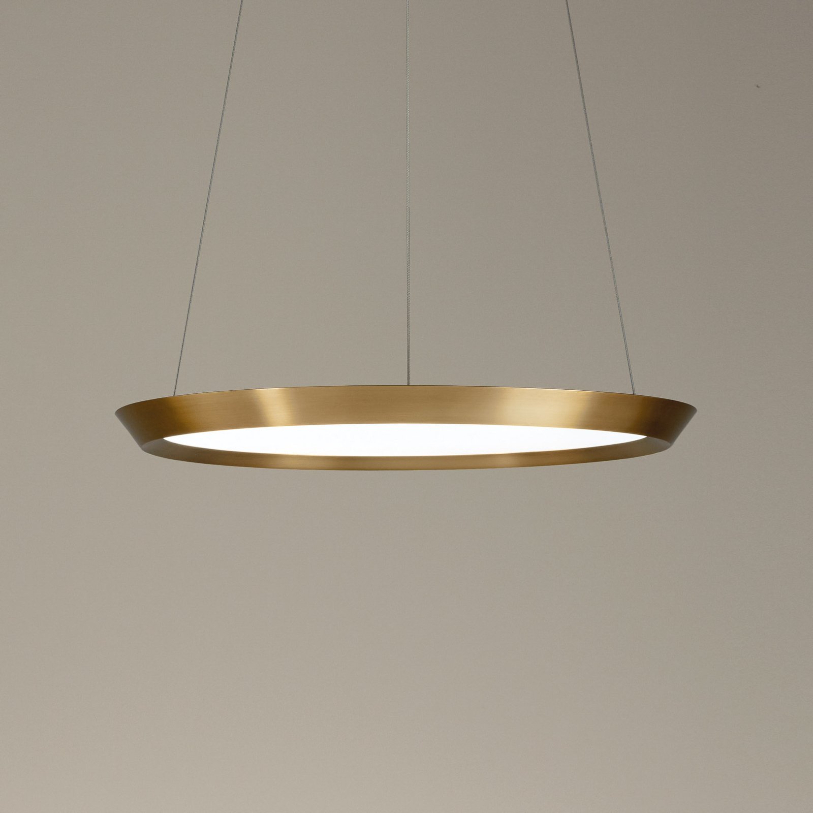 LEDS-C4 Saturn lampă susp. LED alamă satin Ø 60cm