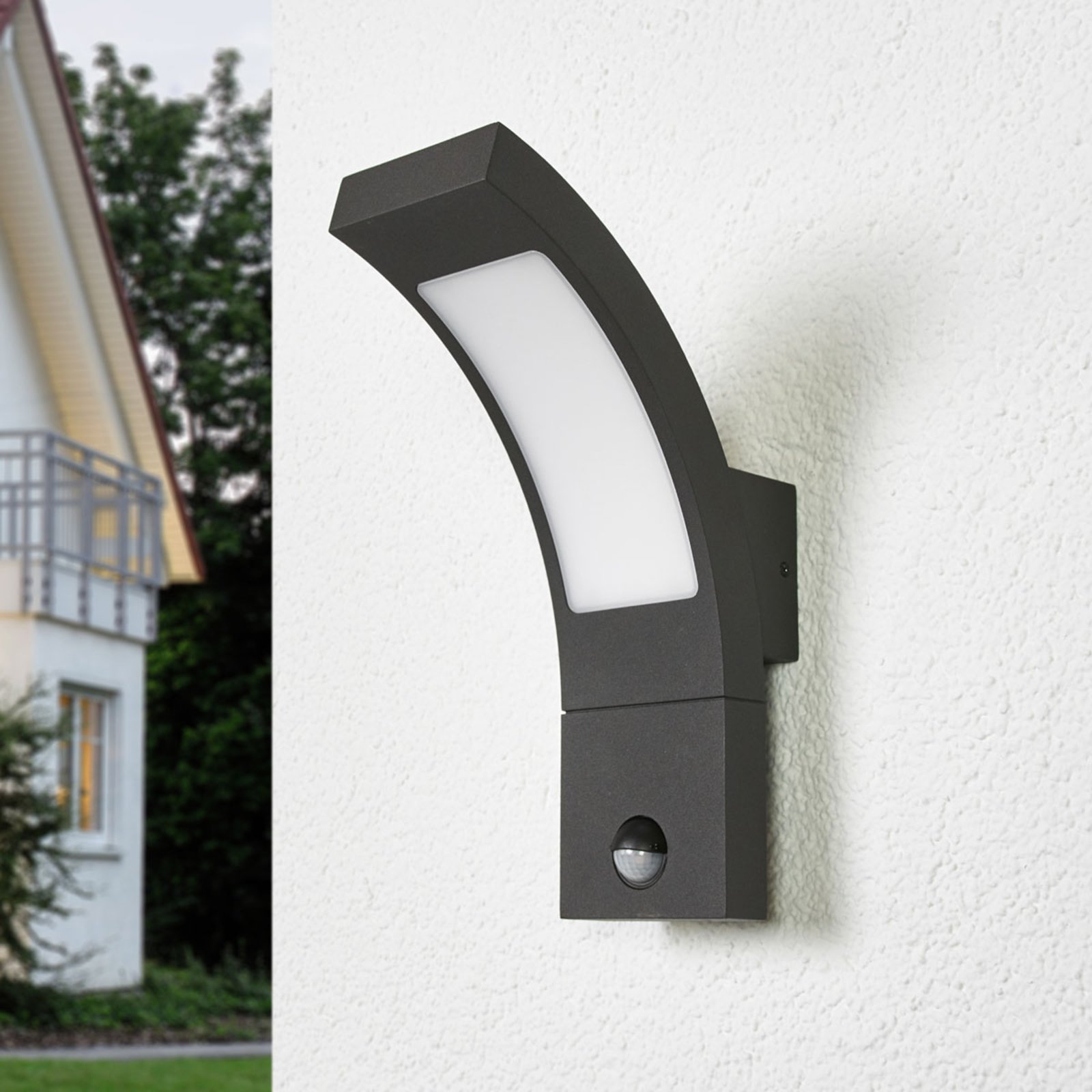 Juvia LED OutdoorWall Lamp w/Sensor Graphite - Lucande