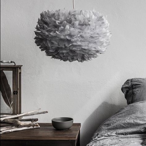 Suspension en plumes Eos medium, gris clair