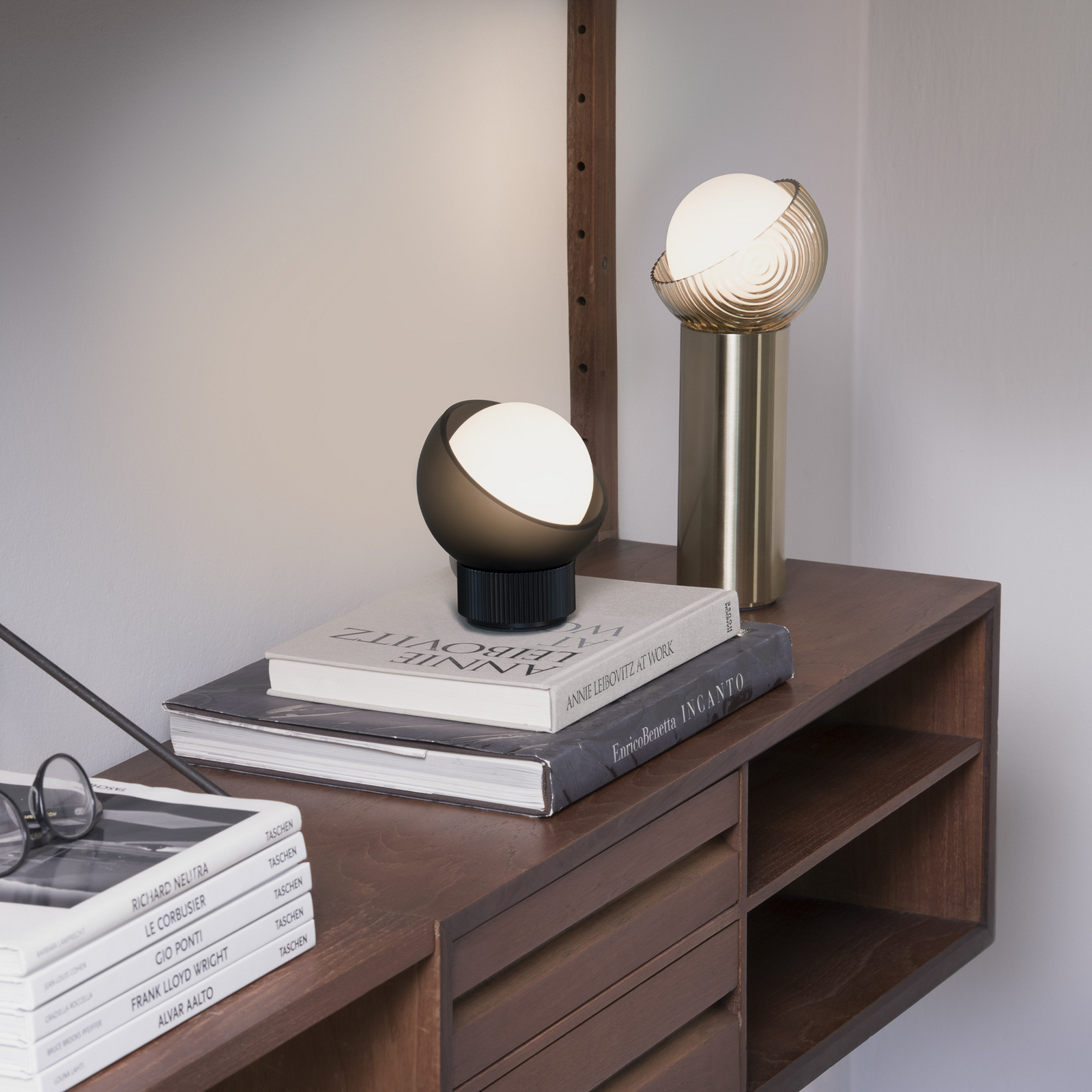 Lampada da tavolo IDEAL LUX Bloom, nera/grigio scuro, altezza 13 cm Lampada da tavolo IDEAL LUX Bloom, nera/grigio scuro, altezza 13 cm