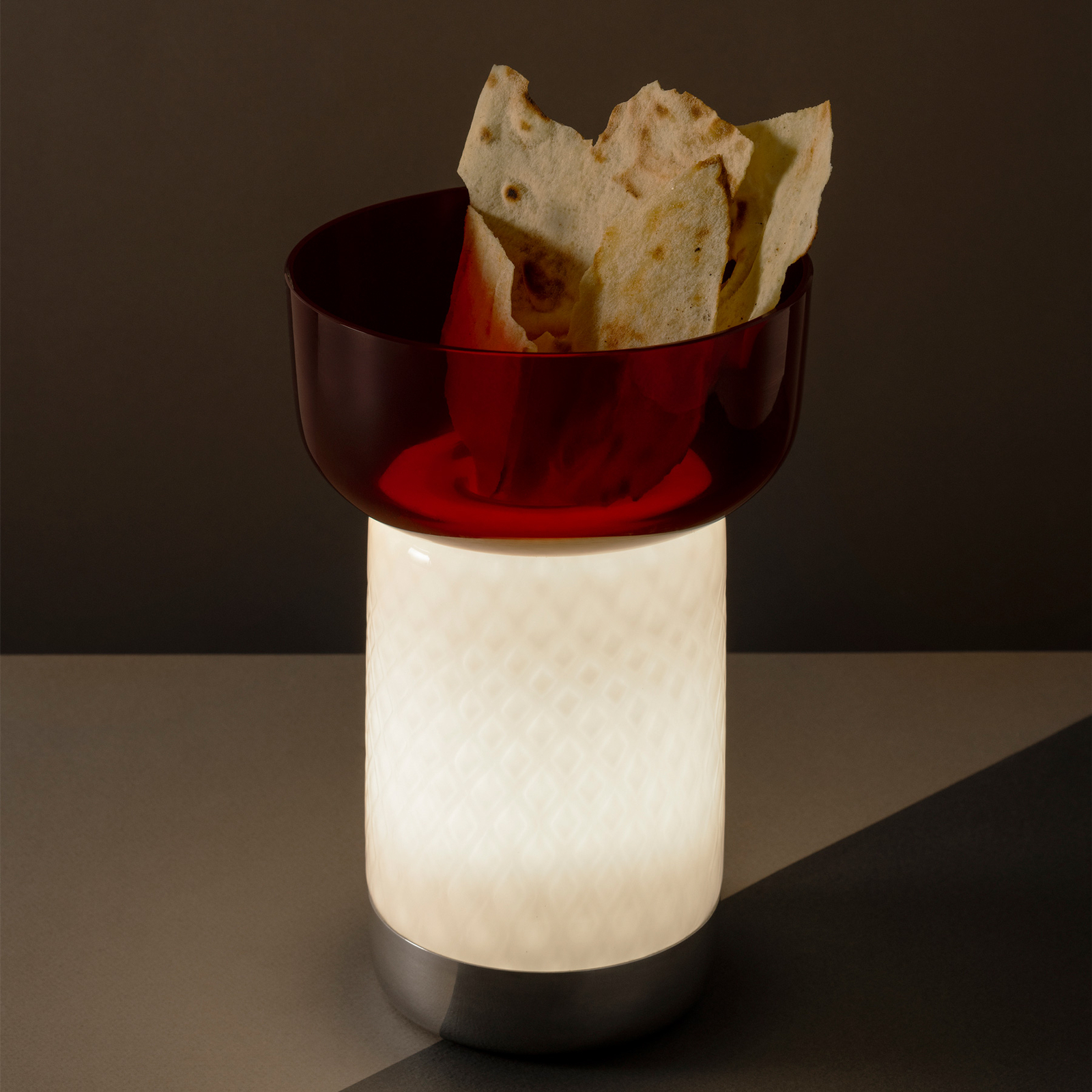 Artemide Bontà lámpara mesa LED, recipiente rojo