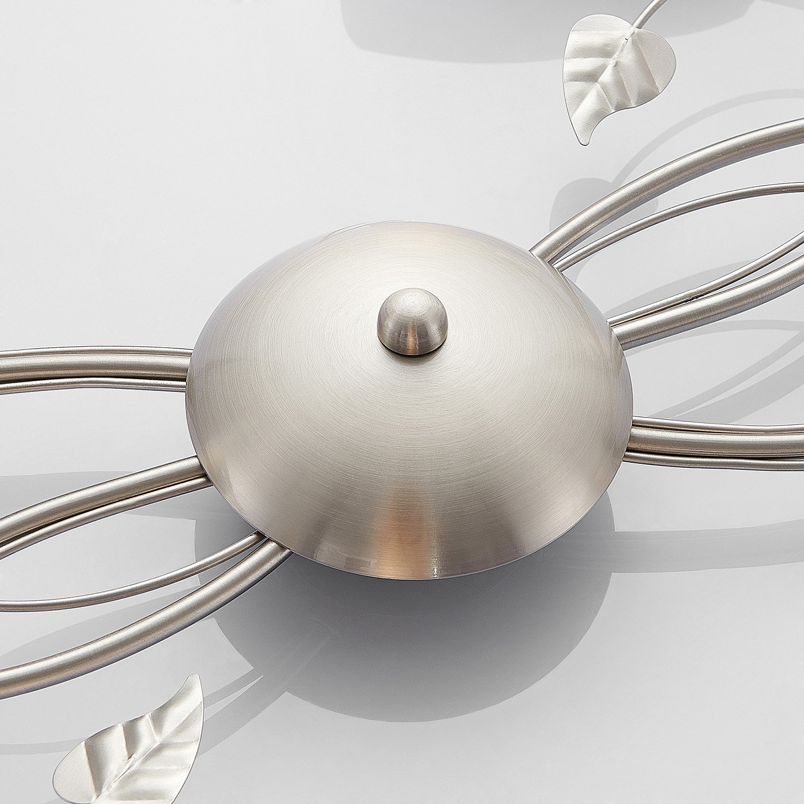 Lindby Deckenlampe Yannie, 6-flg., 106 cm, nickel/weiß, Glas