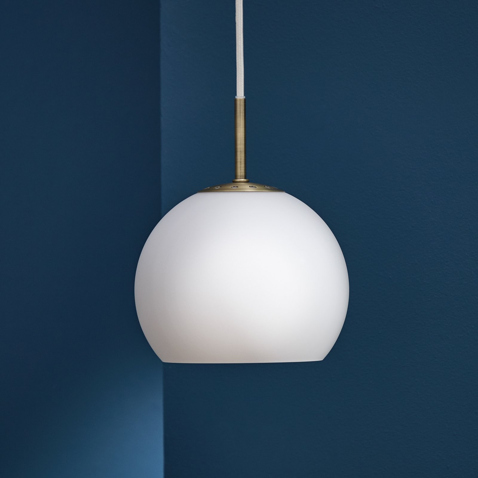 FRANDSEN hanging light Ball, opal white, Ø 18 cm, glass