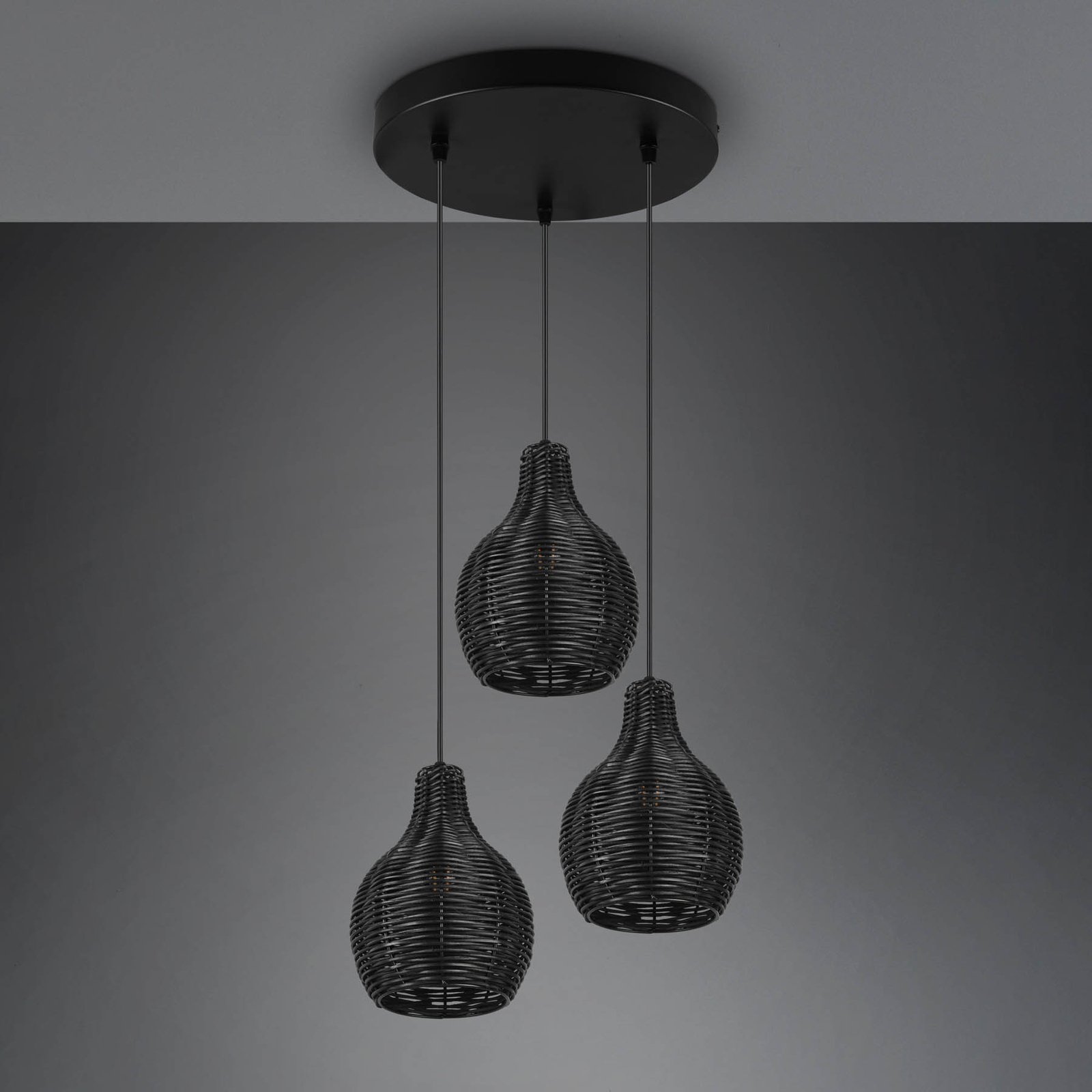 Sprout pendant light made of rattan, 3-bulb, black