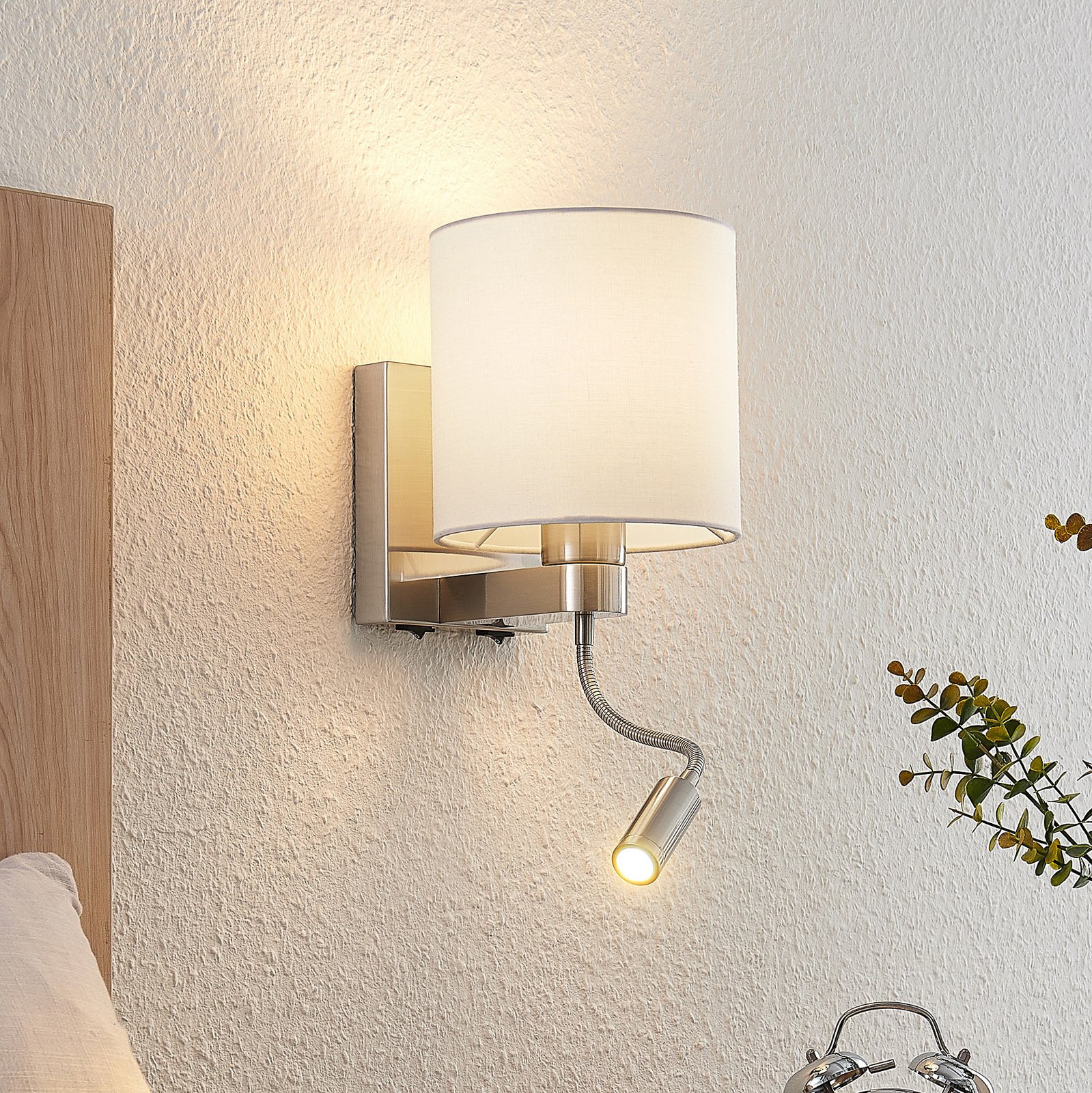 Lucande wandlamp Brinja met LED-flexibele arm wit