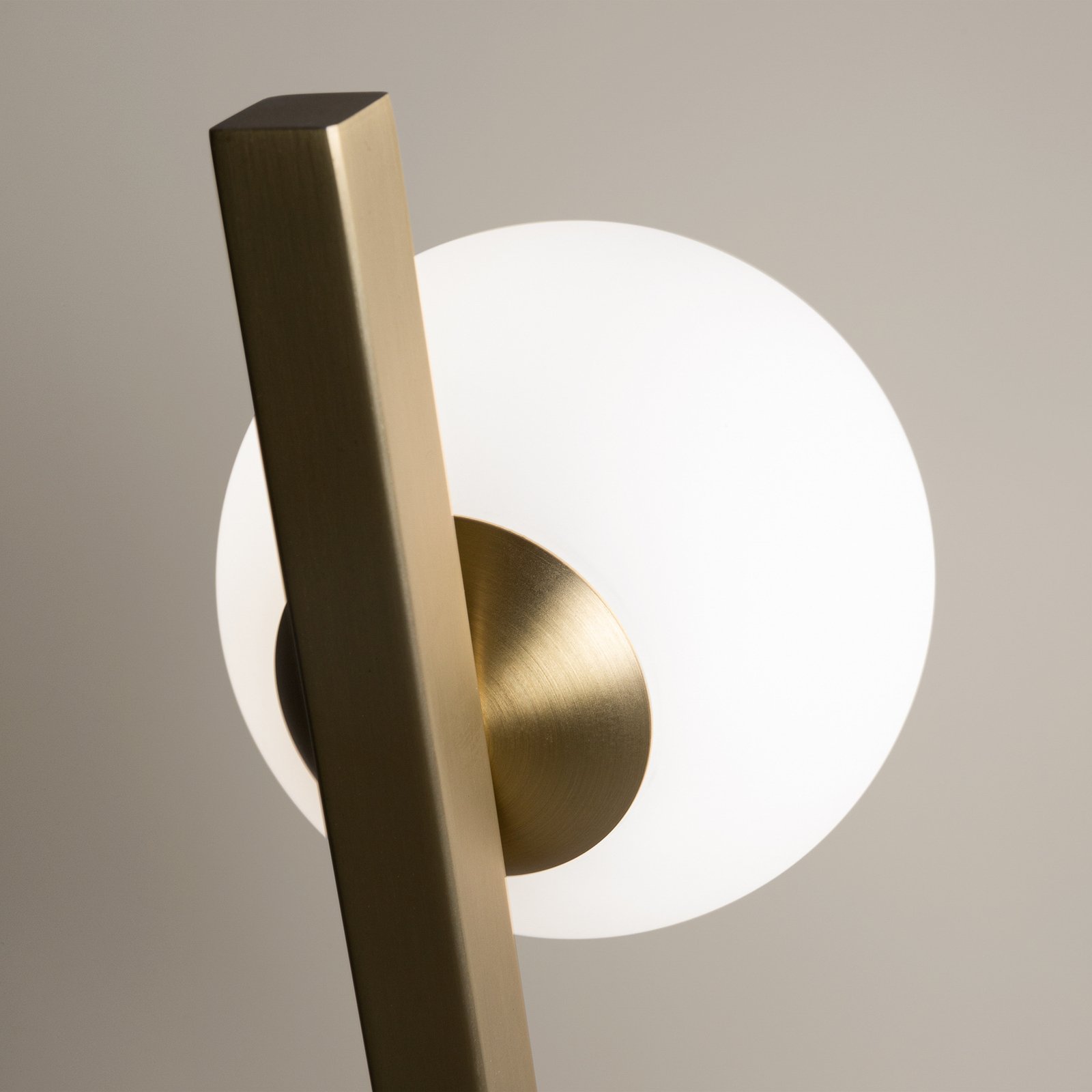 Maytoni Kazmir wall light, gold-coloured, height 35 cm, metal